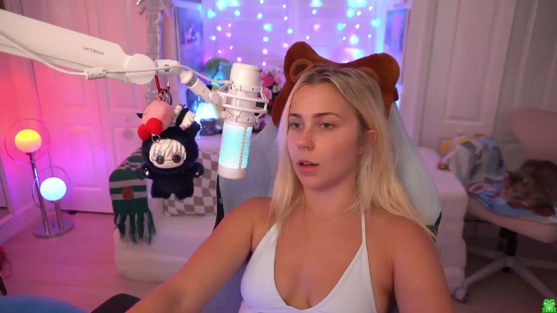 Gallery image thumbnail from Snowkitty's myfreecams stream on, 08/31/2026, 04:31 image 19 of 20