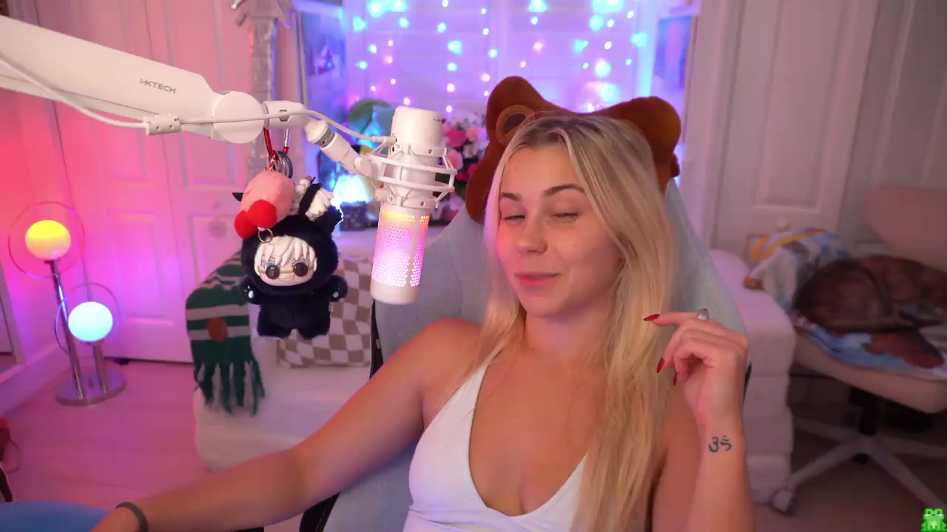 Gallery image thumbnail from Snowkitty's myfreecams stream on, 08/31/2026, 04:31 image 18 of 20