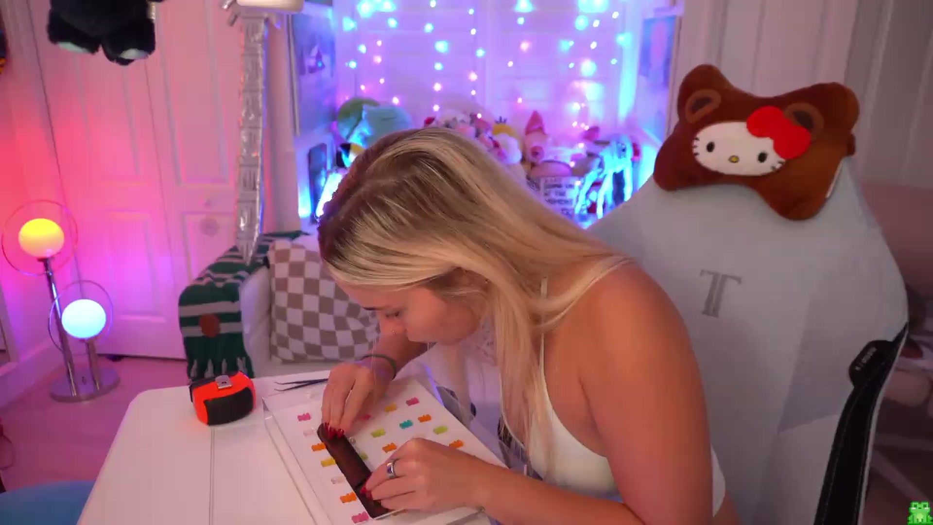 Gallery image thumbnail from Snowkitty's myfreecams stream on, 08/31/2026, 04:31 image 10 of 20