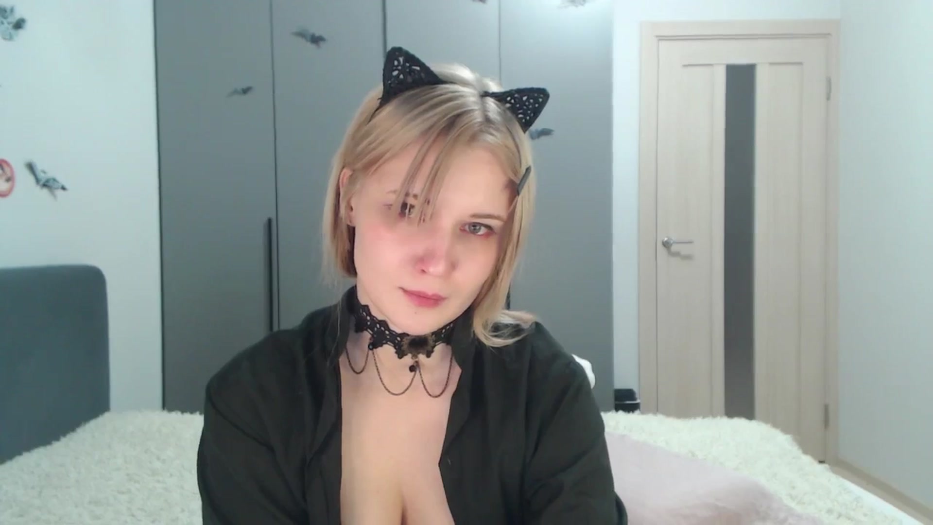 Gallery image thumbnail from Snowy_AF's myfreecams stream on, 12/17/2025, 23:07 image 2 of 20