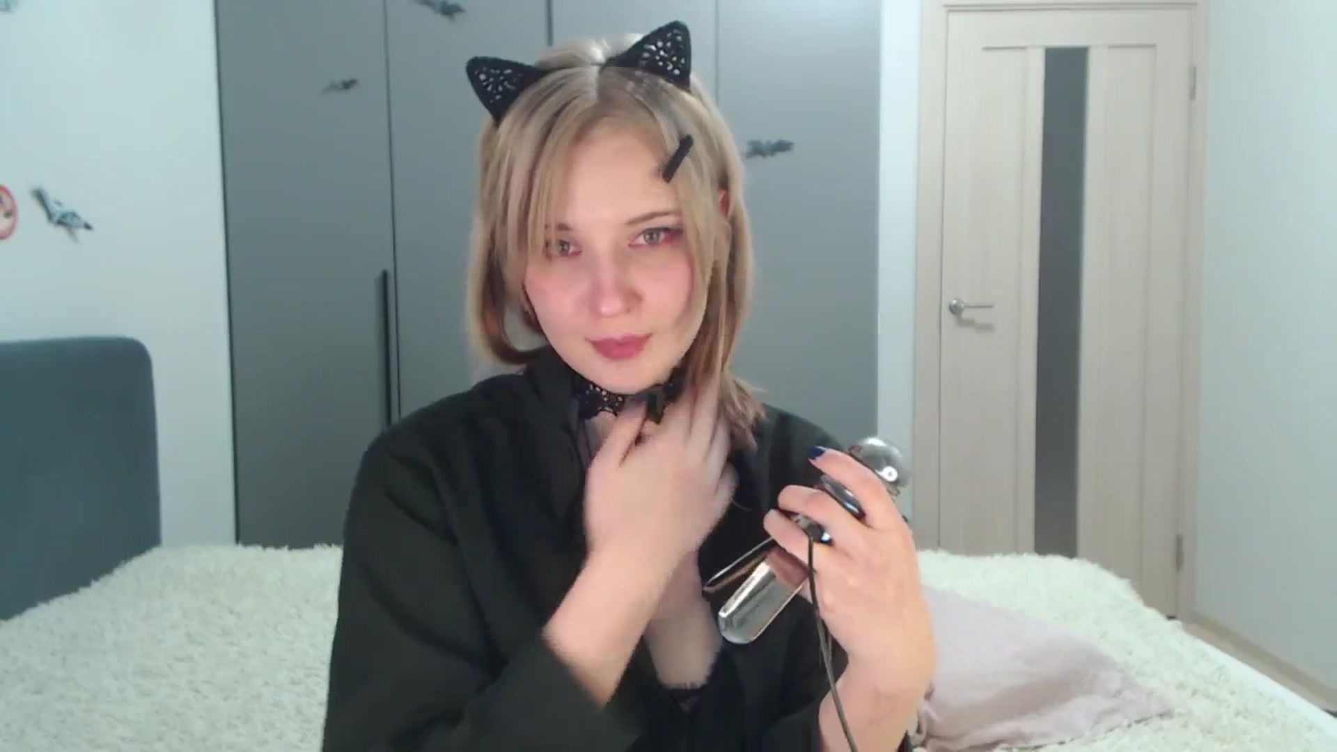 Gallery image thumbnail from Snowy_AF's myfreecams stream on, 12/17/2025, 23:07 image 5 of 20