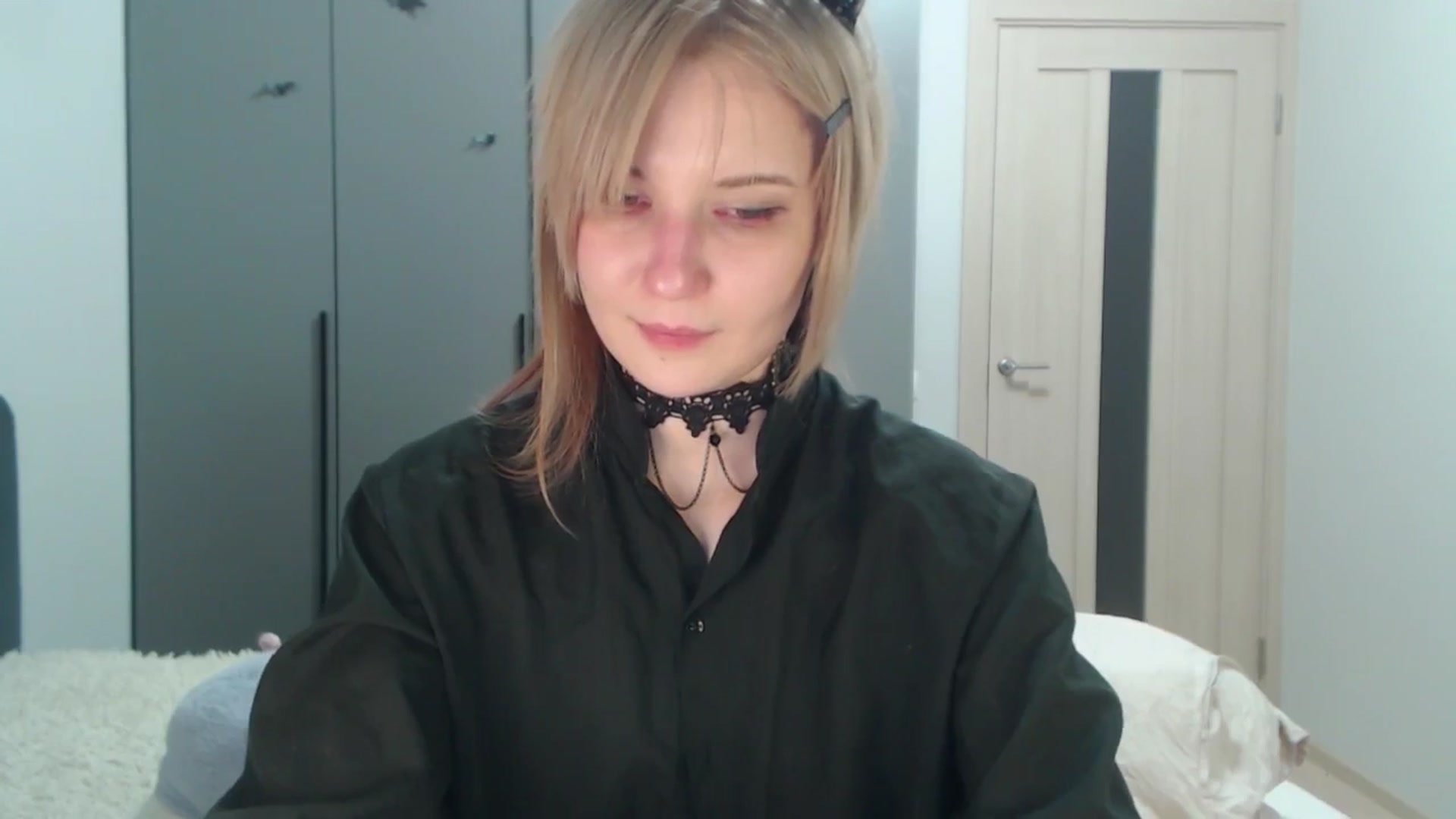 Gallery image thumbnail from Snowy_AF's myfreecams stream on, 12/17/2025, 23:07 image 15 of 20