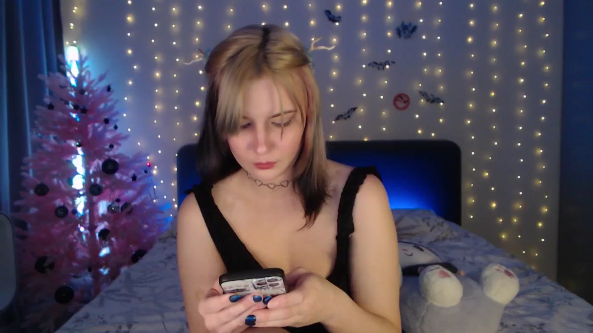 Gallery image thumbnail from Snowy_AF's myfreecams stream on, 12/31/2025, 19:03 image 6 of 20