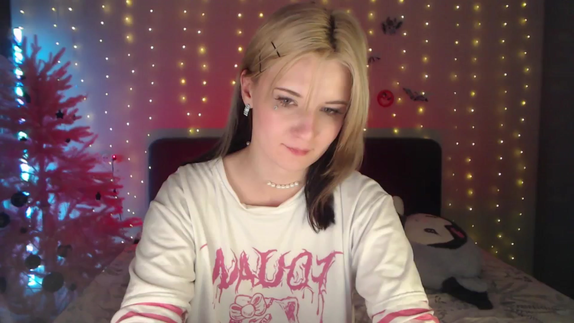 Gallery image thumbnail from Snowy_AF's myfreecams stream on, 02/08/2026, 19:53 image 3 of 20