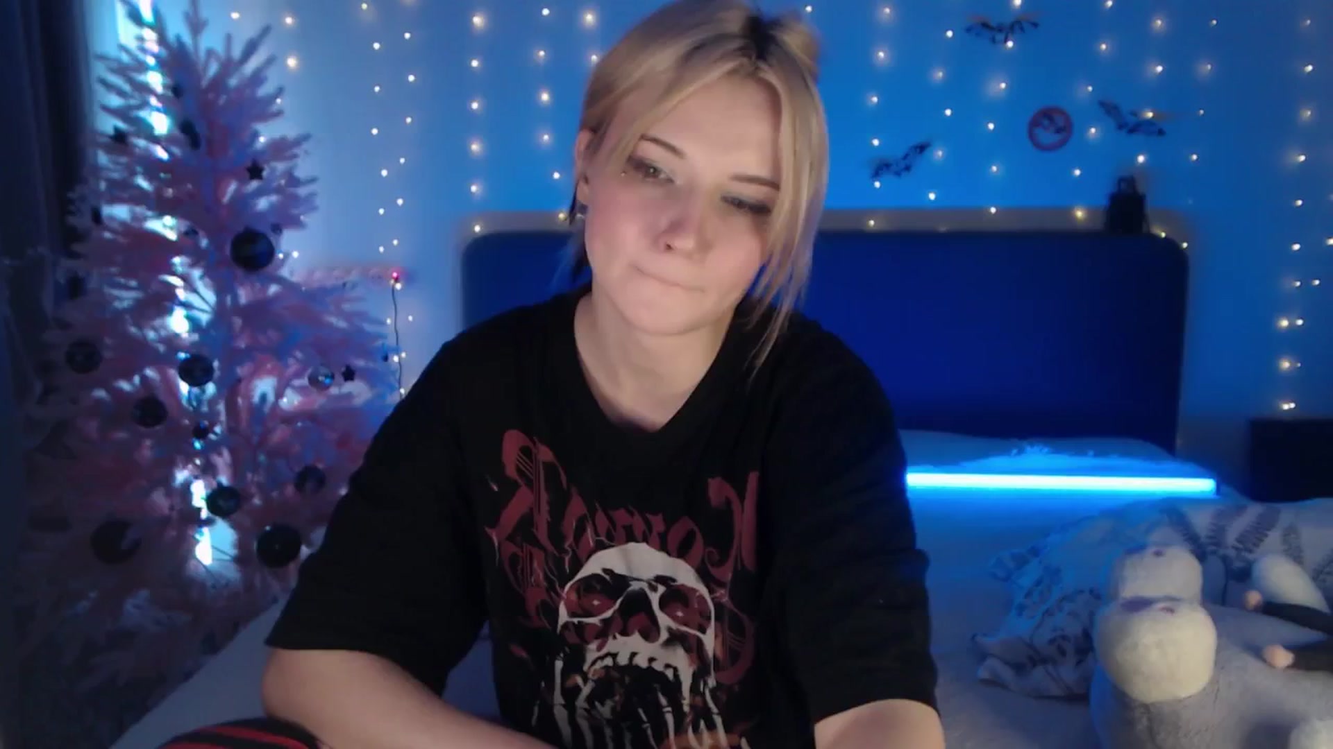 Gallery image thumbnail from Snowy_AF's myfreecams stream on, 02/22/2026, 21:30 image 10 of 20