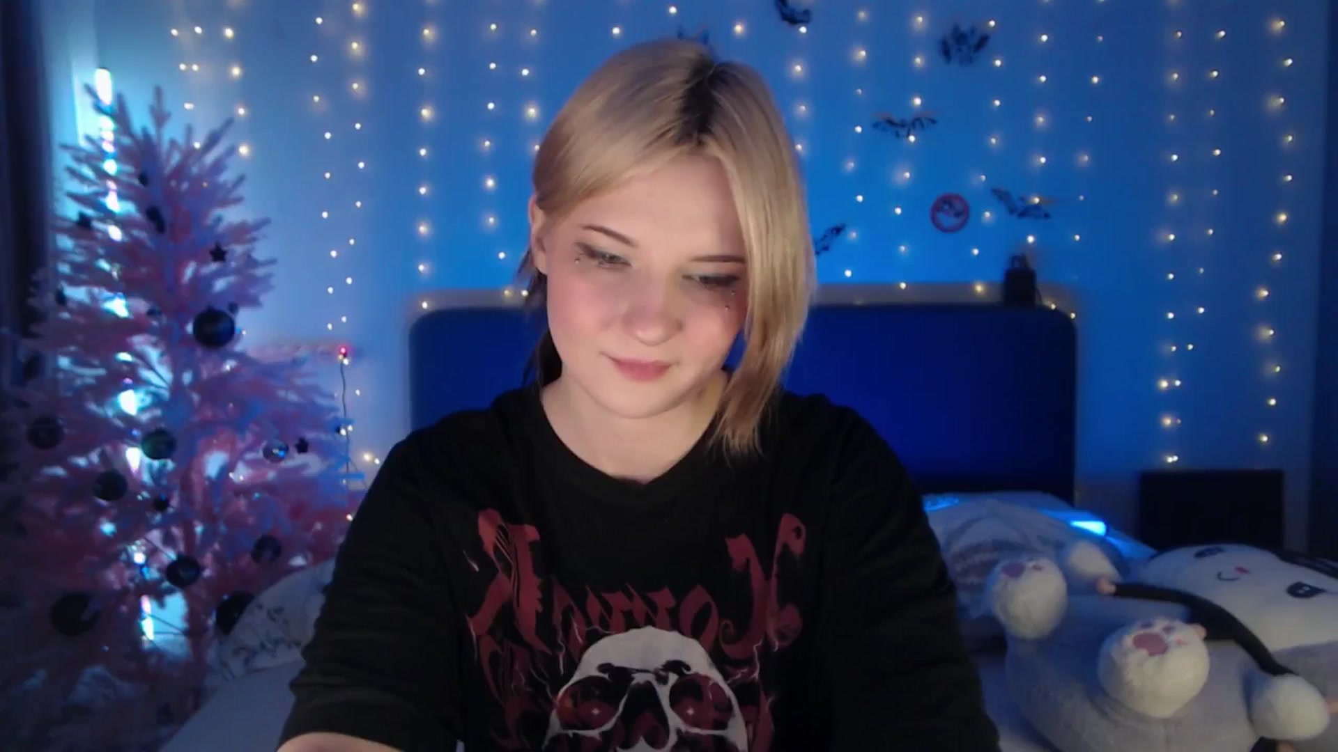 Gallery image thumbnail from Snowy_AF's myfreecams stream on, 02/22/2026, 21:30 image 3 of 20