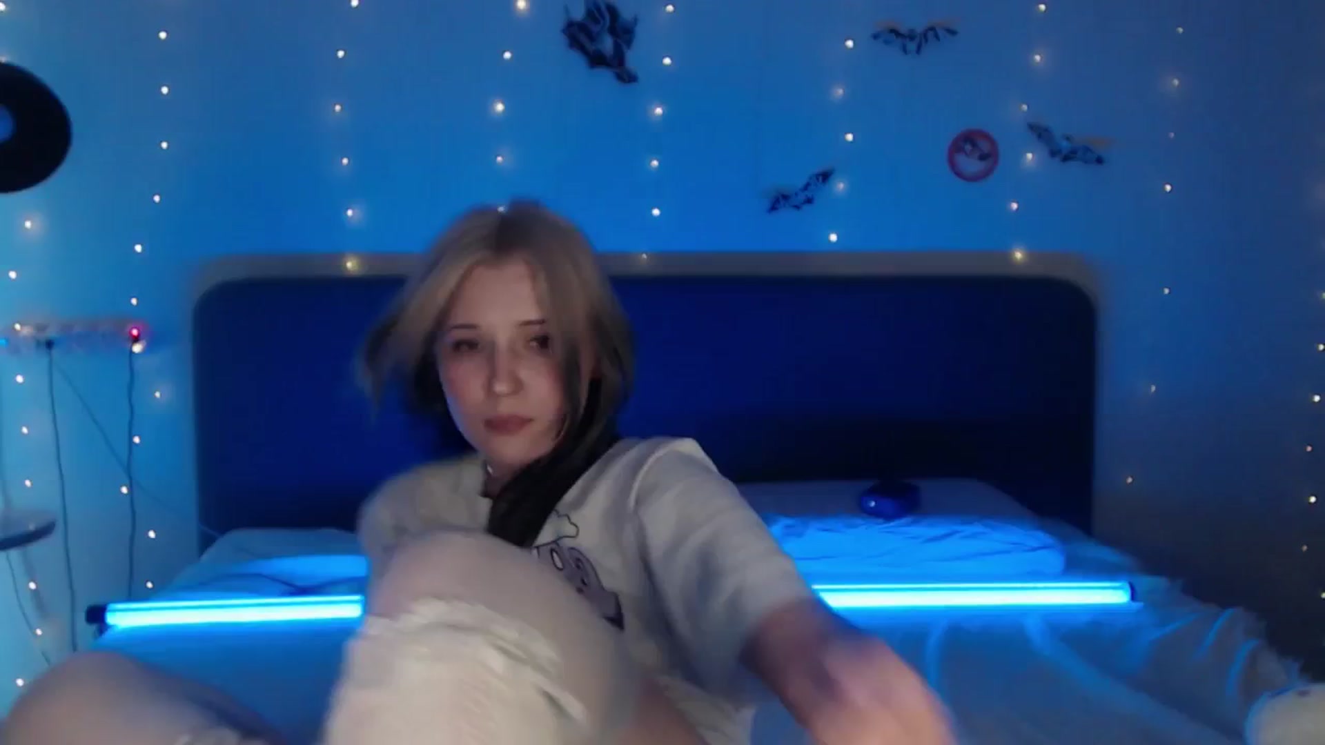 Gallery image thumbnail from Snowy_AF's myfreecams stream on, 04/06/2026, 17:04 image 20 of 20