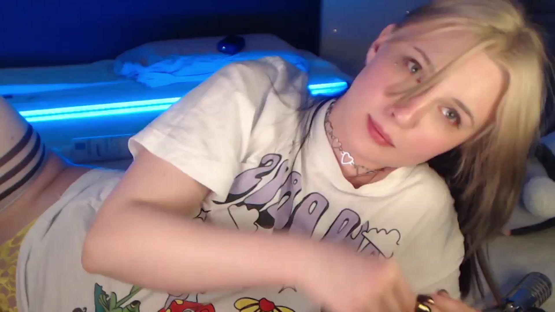 Gallery image thumbnail from Snowy_AF's myfreecams stream on, 04/06/2026, 17:04 image 9 of 20