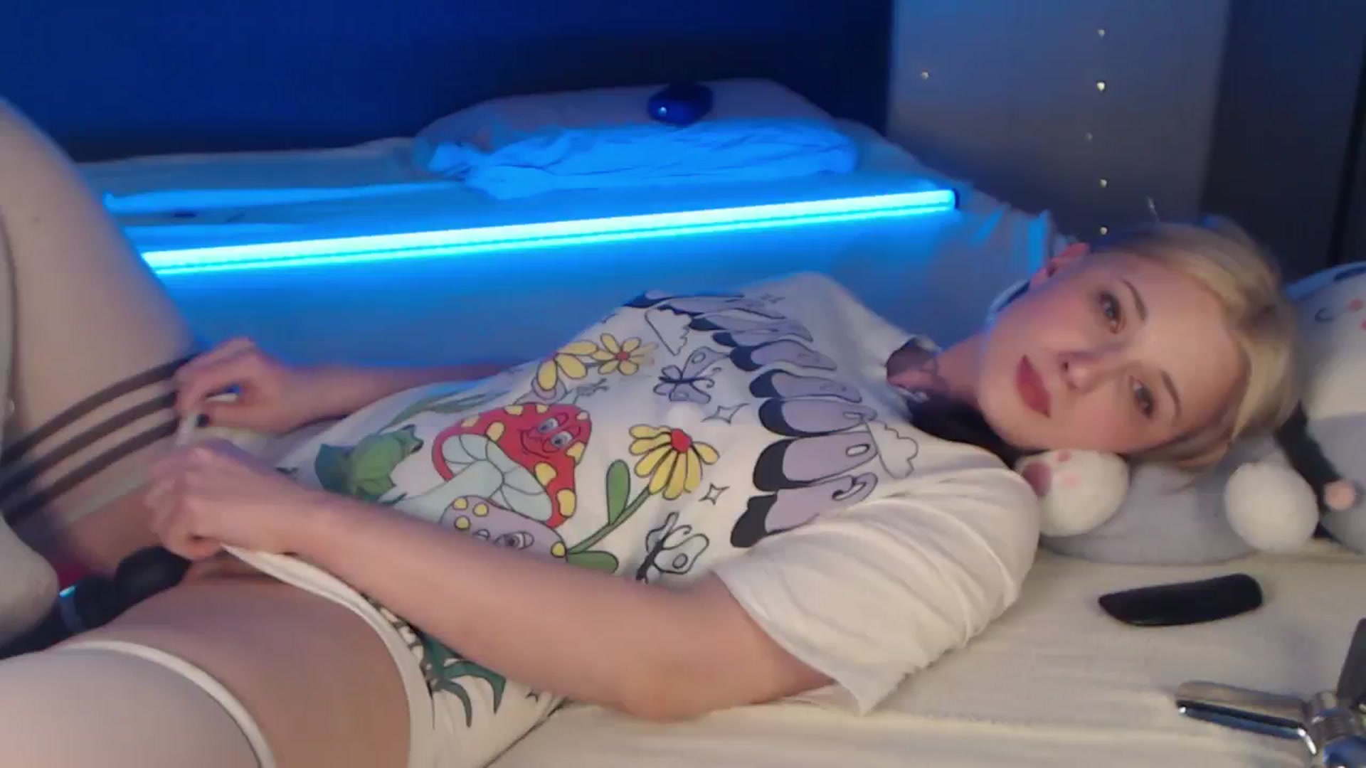 Gallery image thumbnail from Snowy_AF's myfreecams stream on, 04/06/2026, 17:04 image 1 of 20