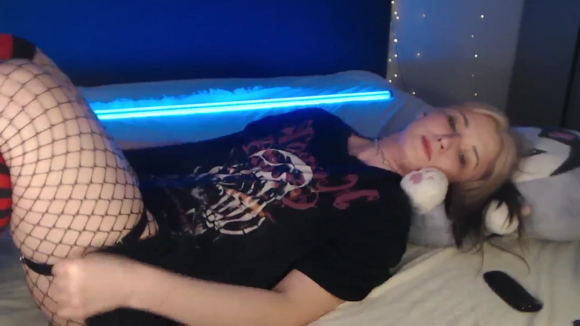 Gallery image thumbnail from Snowy_AF's myfreecams stream on, 04/10/2026, 18:55 image 14 of 20