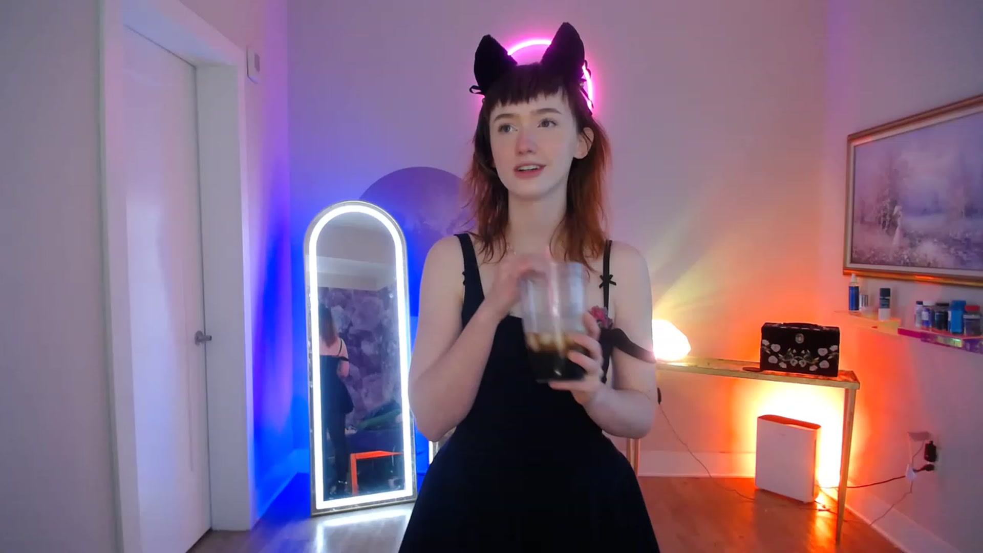 Gallery image thumbnail from SnugglePunk's myfreecams stream on, 04/15/2023, 01:37 image 1 of 20