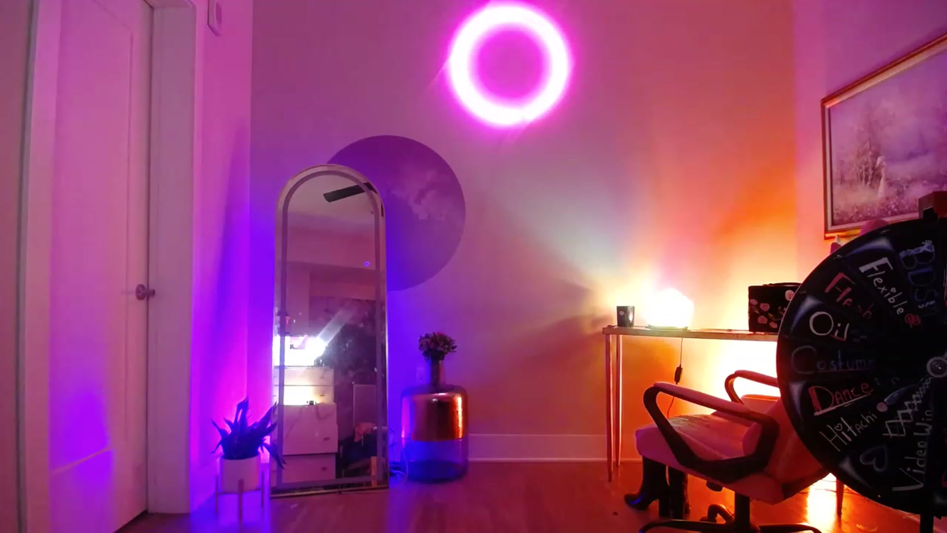 Gallery image thumbnail from SnugglePunk's myfreecams stream on, 04/17/2023, 24:33 image 17 of 20