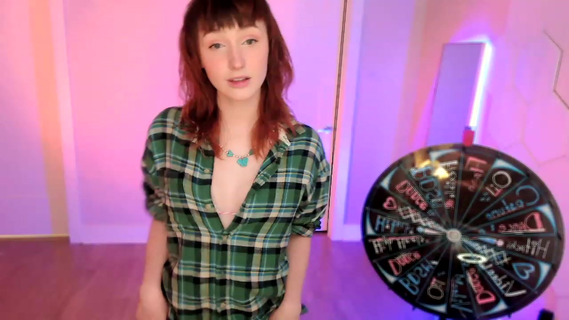 Gallery image thumbnail from SnugglePunk's myfreecams stream on, 04/23/2023, 24:03 image 6 of 20