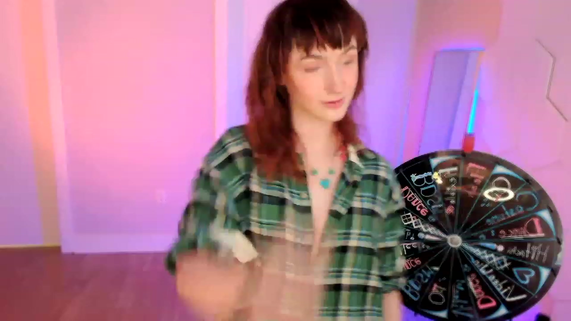 Gallery image thumbnail from SnugglePunk's myfreecams stream on, 04/23/2023, 24:03 image 2 of 20