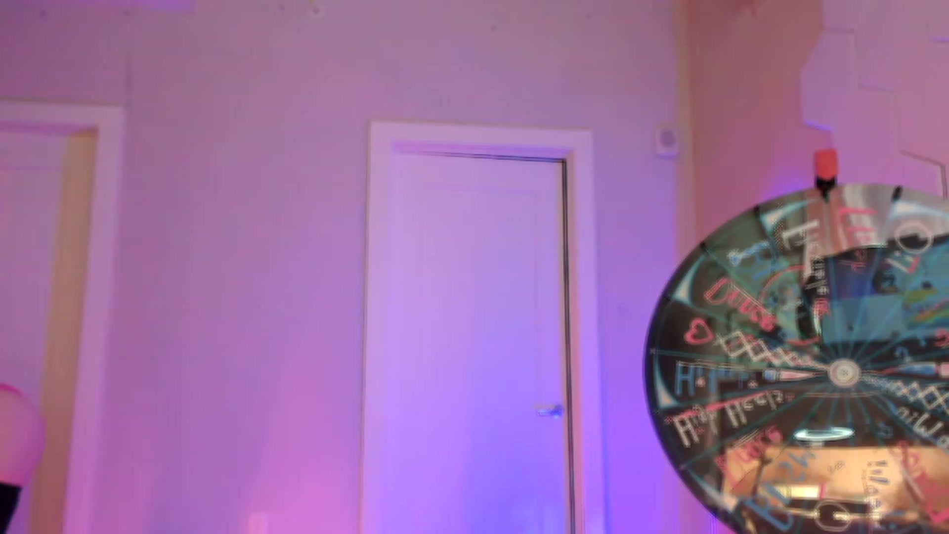 Gallery image thumbnail from SnugglePunk's myfreecams stream on, 04/23/2023, 24:03 image 18 of 20
