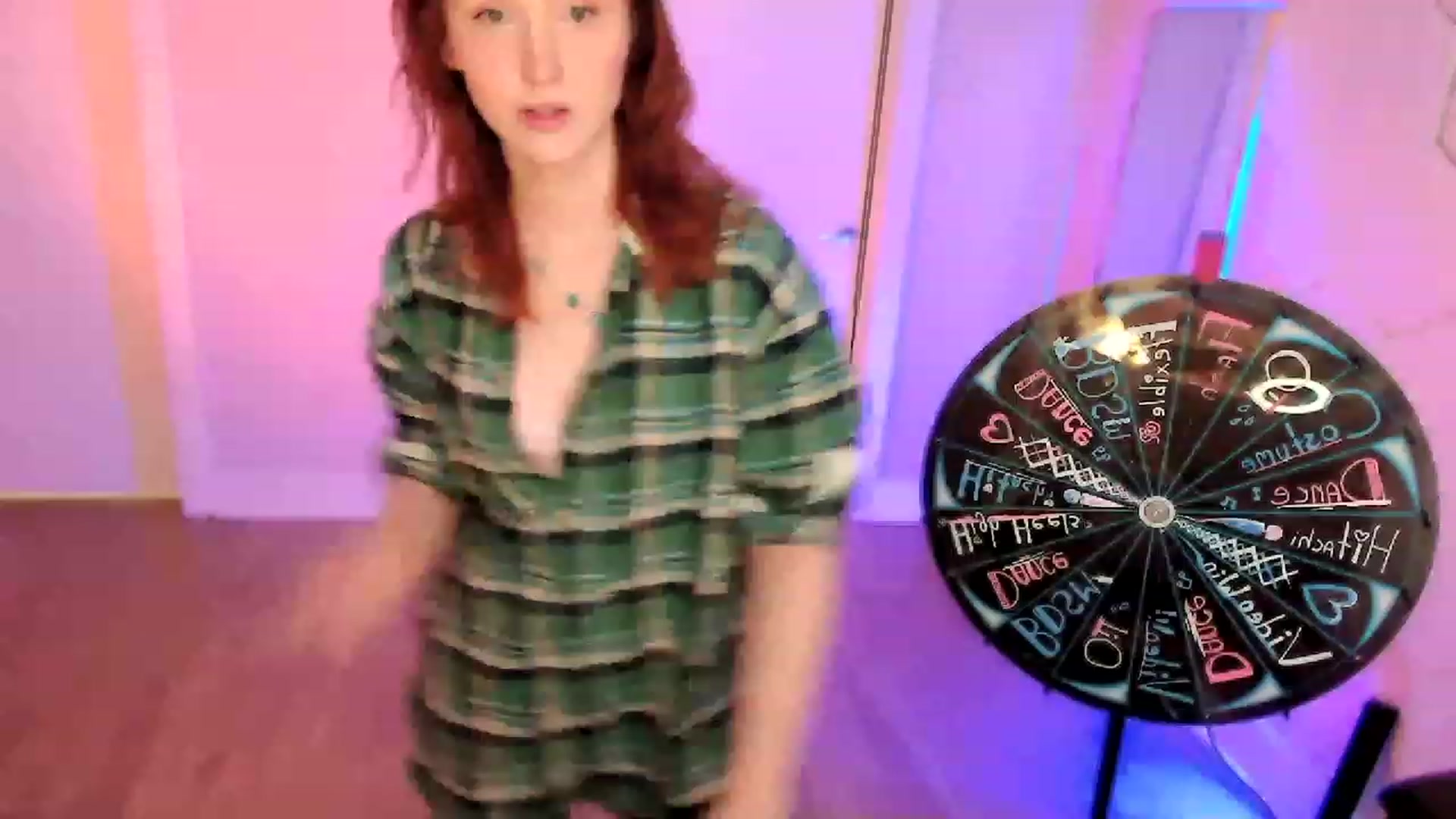 Gallery image thumbnail from SnugglePunk's myfreecams stream on, 04/23/2023, 24:03 image 4 of 20