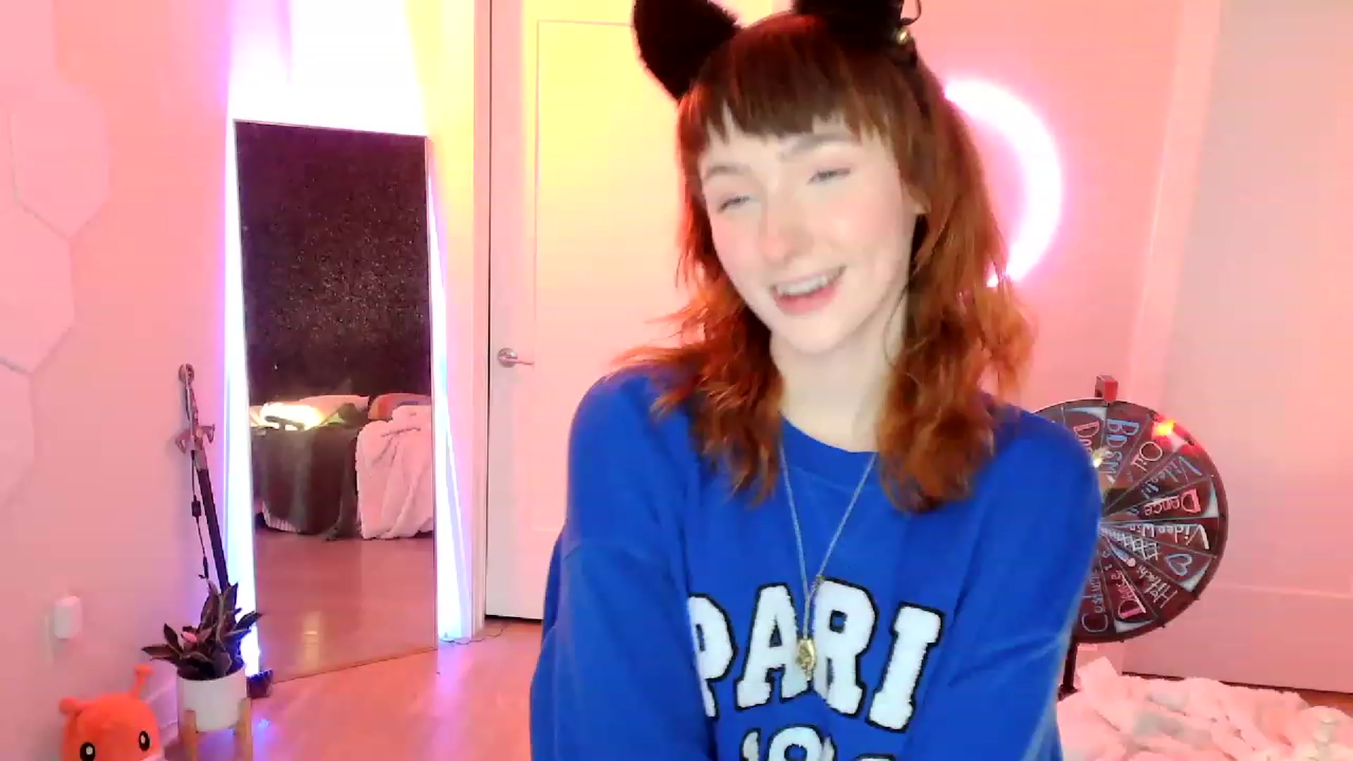Gallery image thumbnail from SnugglePunk's myfreecams stream on, 05/06/2023, 24:00 image 1 of 20