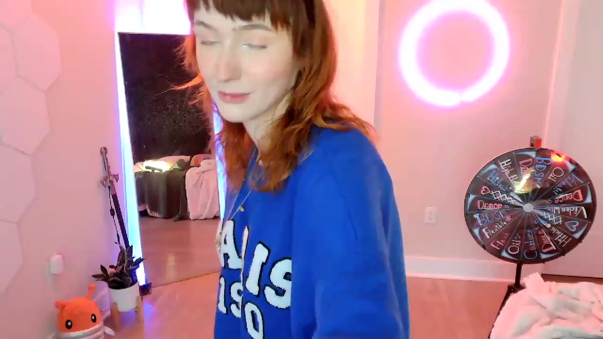 Gallery image thumbnail from SnugglePunk's myfreecams stream on, 05/06/2023, 24:00 image 5 of 20