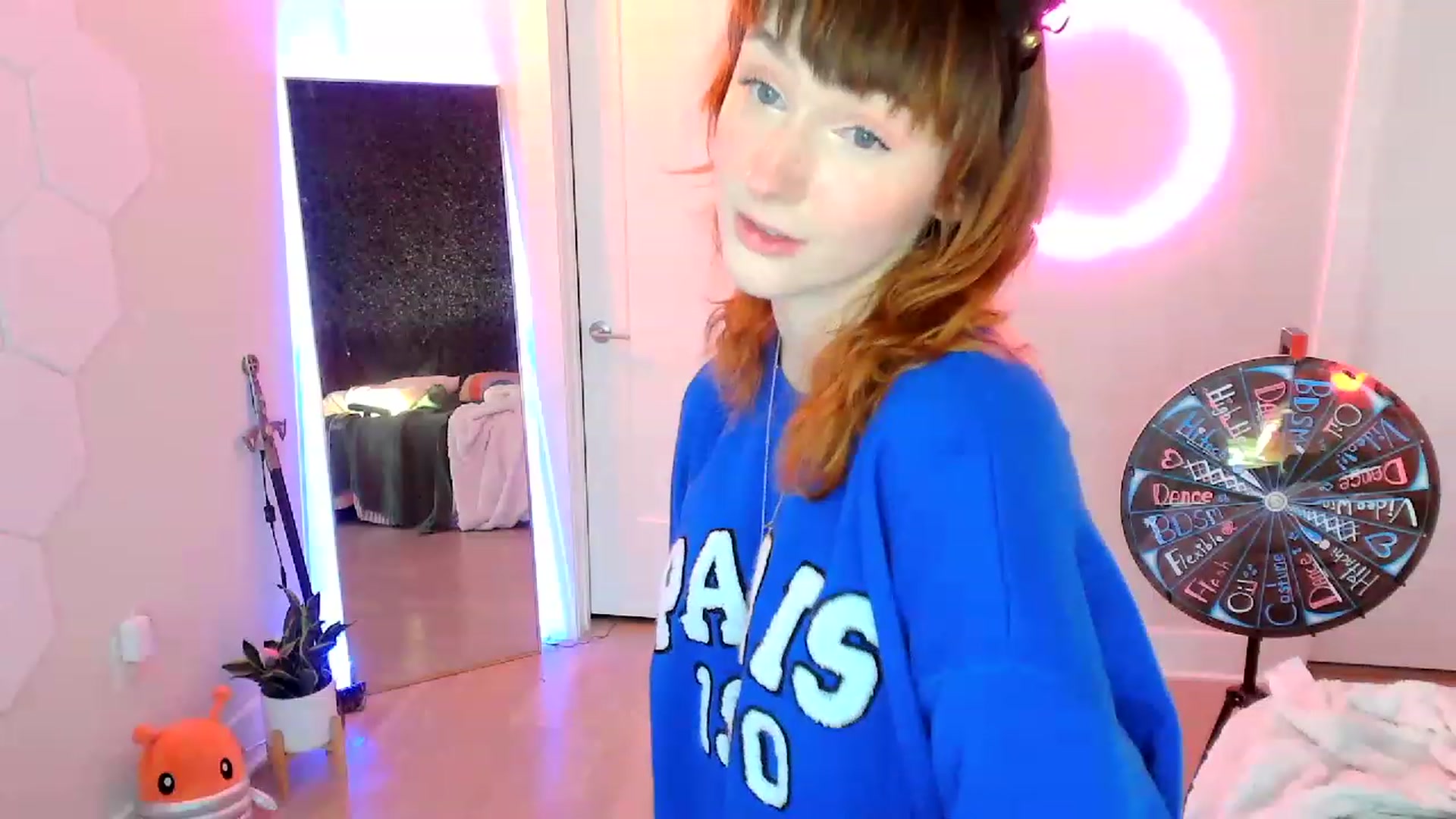 Gallery image thumbnail from SnugglePunk's myfreecams stream on, 05/06/2023, 24:00 image 18 of 20