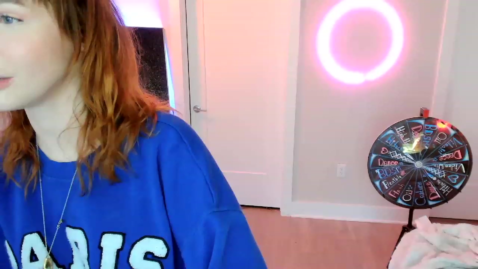 Gallery image thumbnail from SnugglePunk's myfreecams stream on, 05/06/2023, 24:00 image 10 of 20