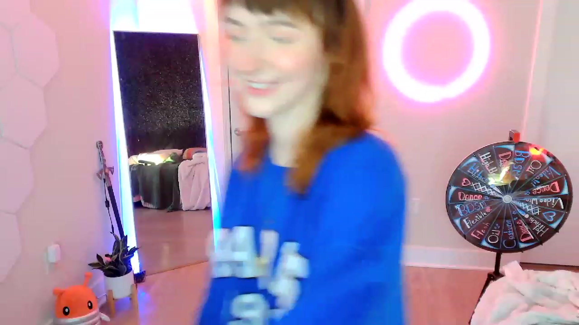 Gallery image thumbnail from SnugglePunk's myfreecams stream on, 05/06/2023, 24:00 image 19 of 20