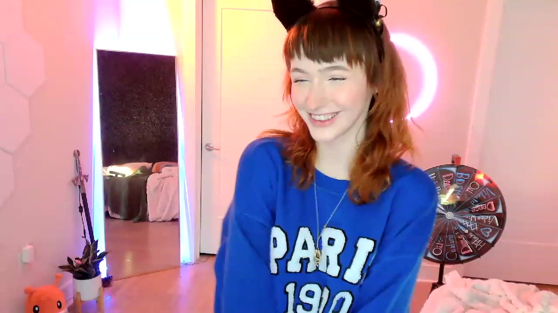 Gallery image thumbnail from SnugglePunk's myfreecams stream on, 05/06/2023, 24:00 image 2 of 20