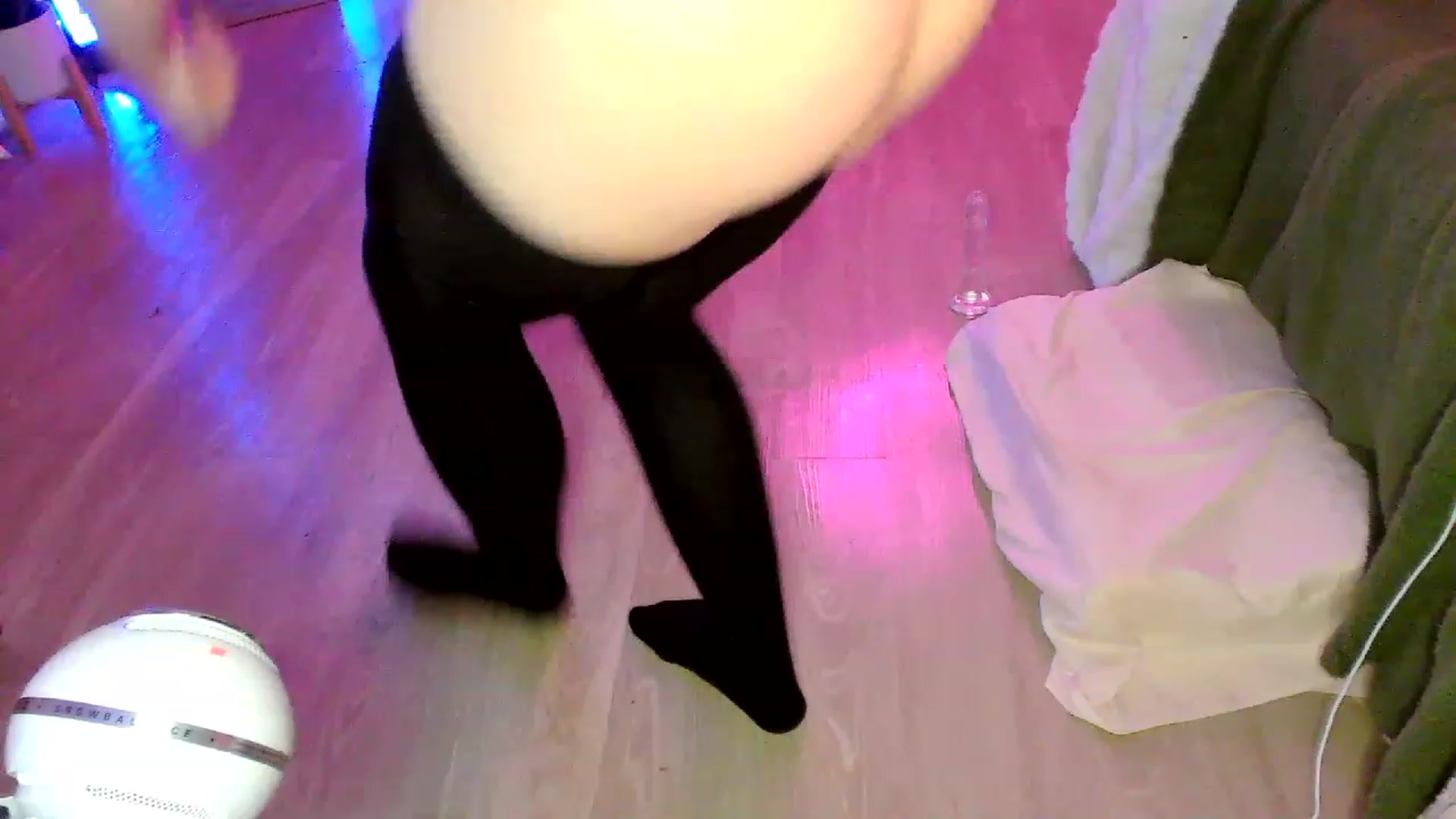 Gallery image thumbnail from SnugglePunk's myfreecams stream on, 05/06/2023, 01:51 image 17 of 20