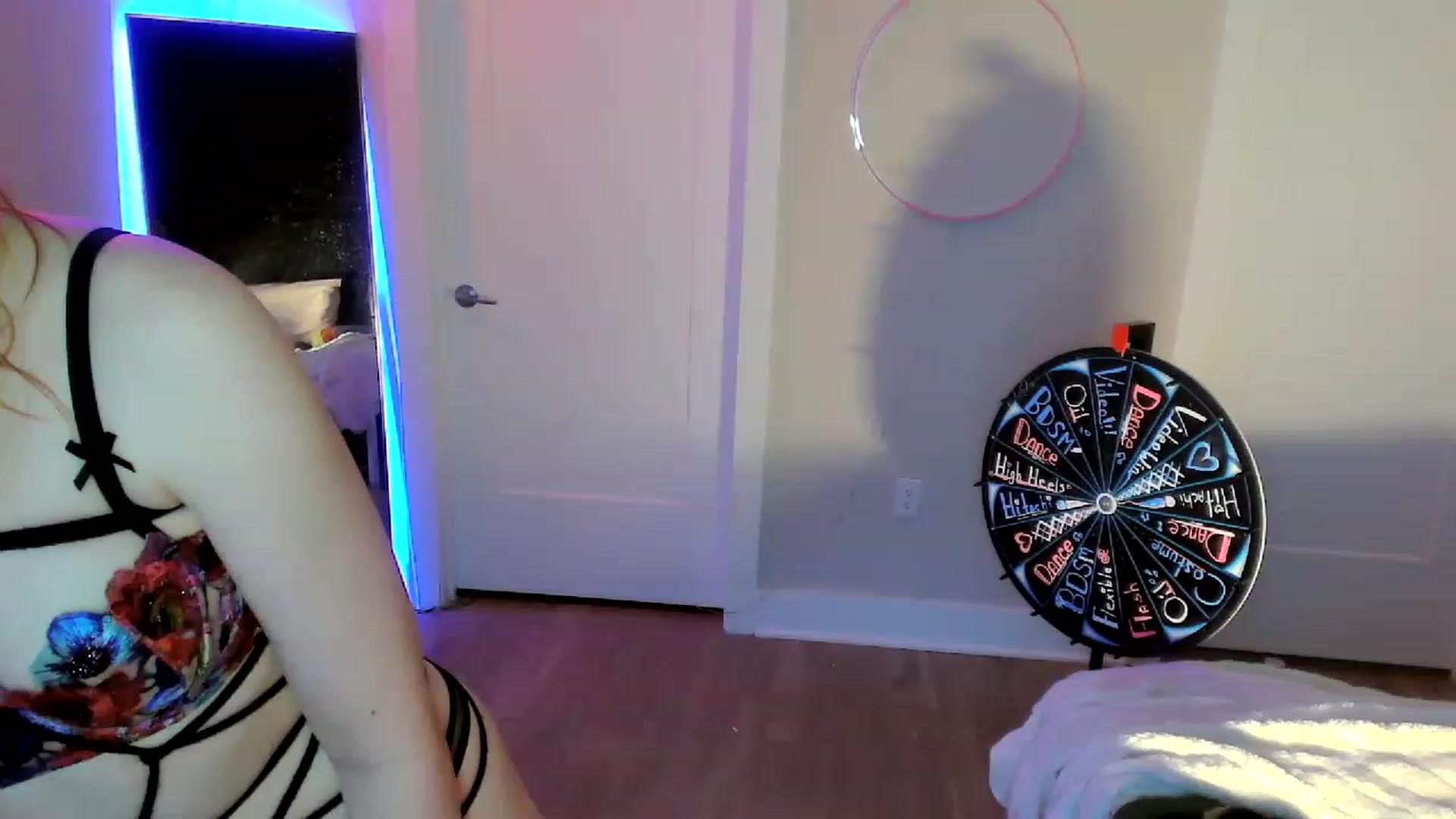 Gallery image thumbnail from SnugglePunk's myfreecams stream on, 05/08/2023, 24:07 image 17 of 20