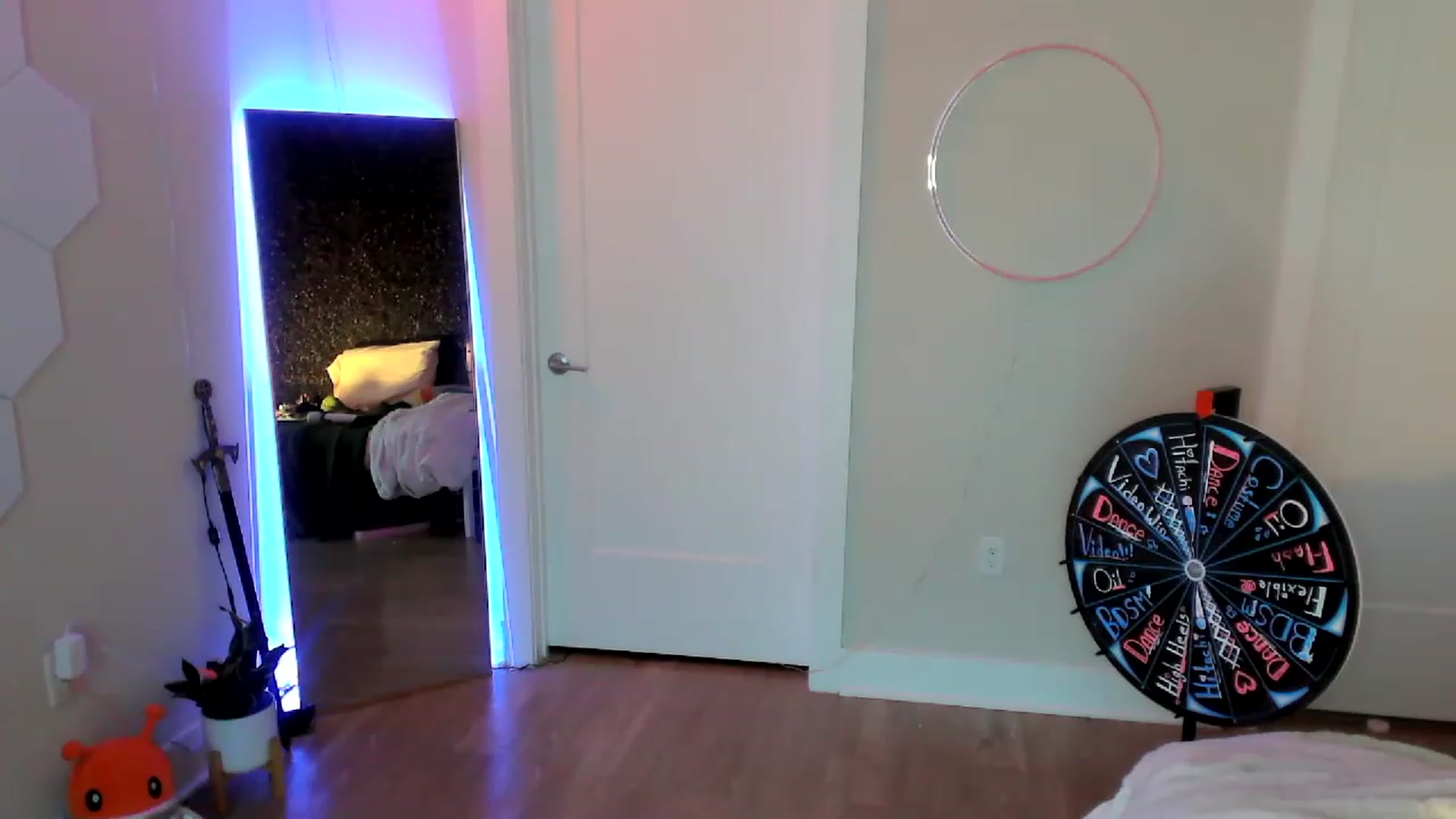 Gallery image thumbnail from SnugglePunk's myfreecams stream on, 05/08/2023, 24:07 image 13 of 20