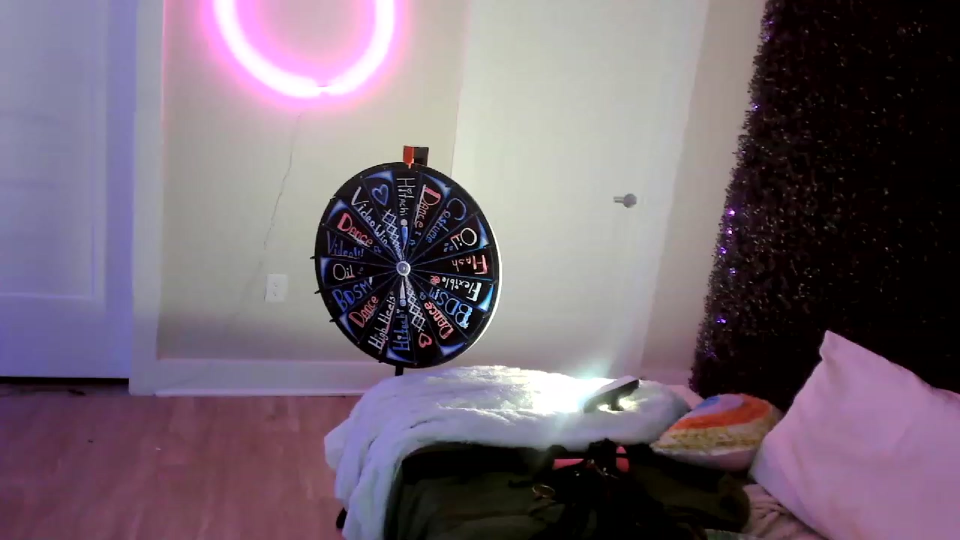 Gallery image thumbnail from SnugglePunk's myfreecams stream on, 05/08/2023, 01:28 image 19 of 20