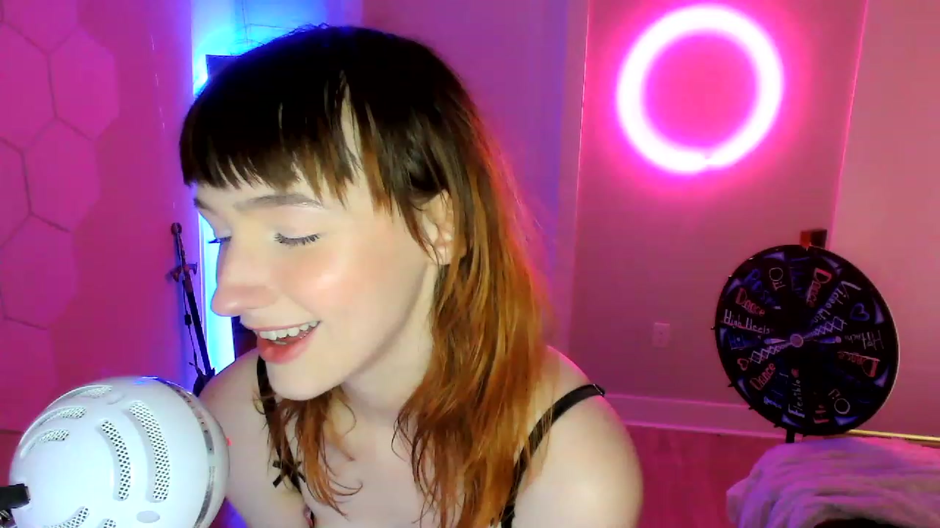 Gallery image thumbnail from SnugglePunk's myfreecams stream on, 05/08/2023, 01:28 image 6 of 20