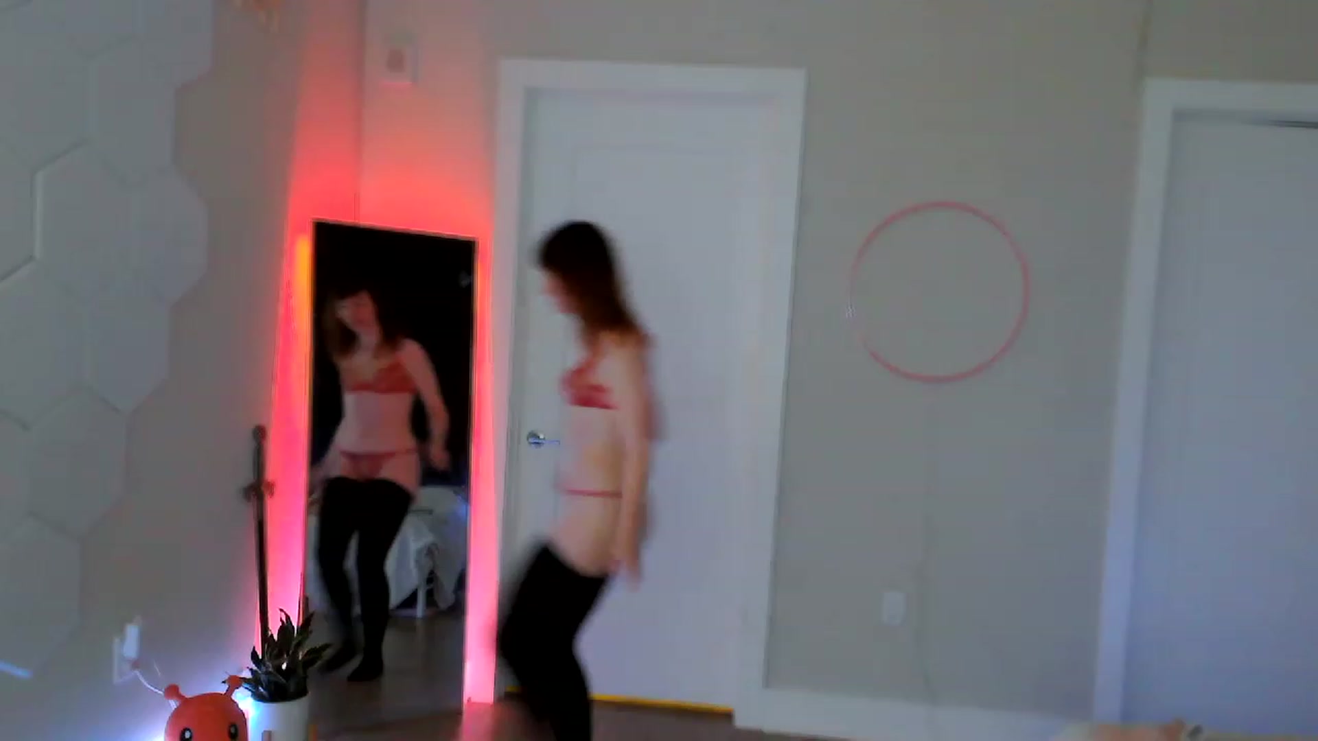 Gallery image thumbnail from SnugglePunk's myfreecams stream on, 05/20/2023, 24:38 image 2 of 20