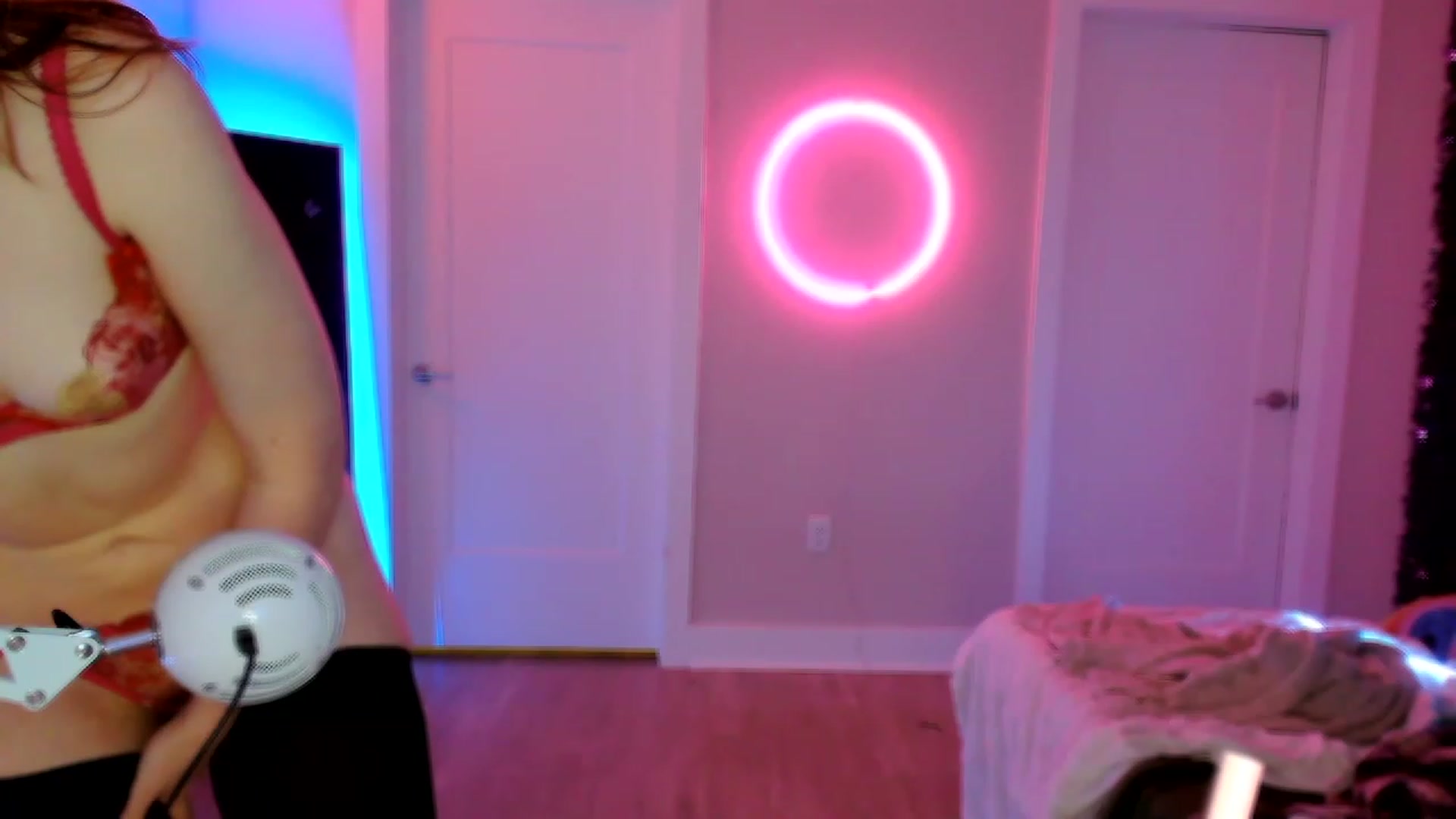 Gallery image thumbnail from SnugglePunk's myfreecams stream on, 05/20/2023, 01:29 image 14 of 20