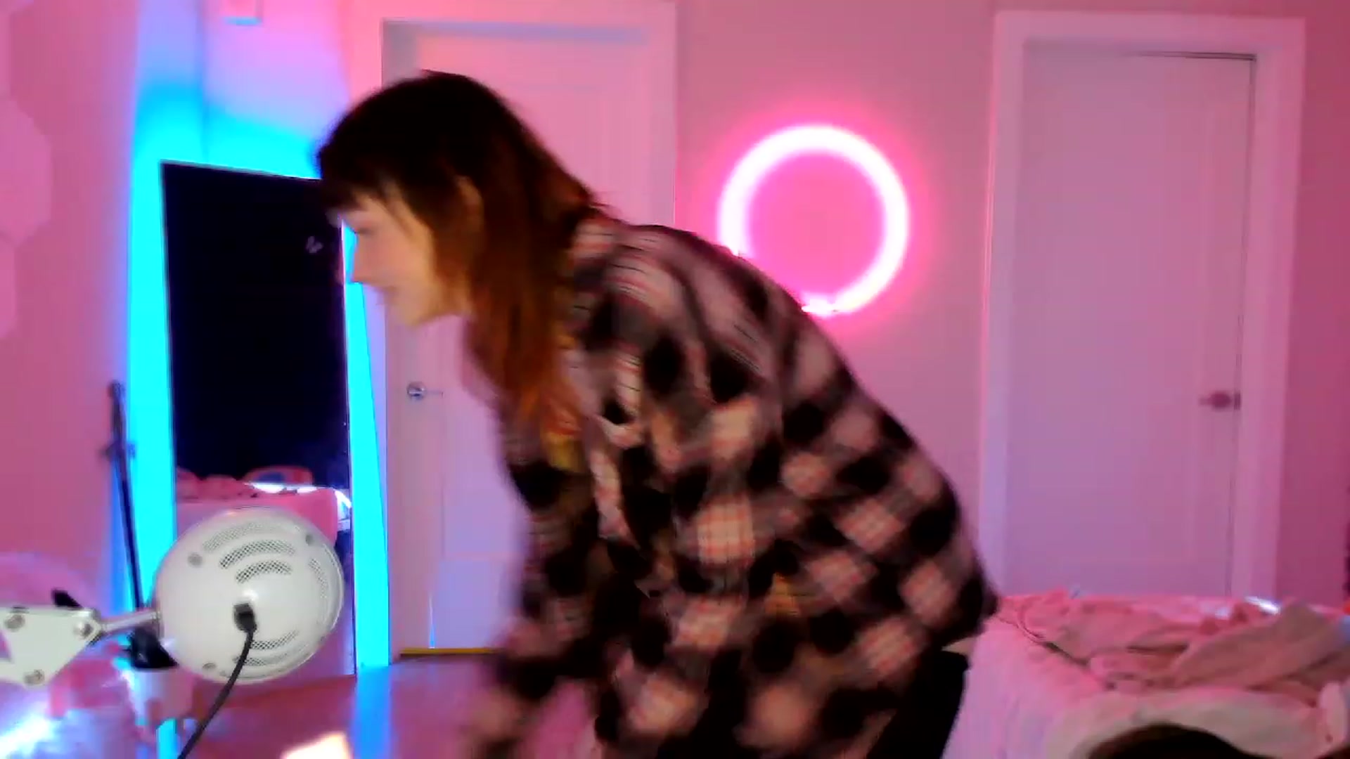 Gallery image thumbnail from SnugglePunk's myfreecams stream on, 05/20/2023, 01:29 image 10 of 20