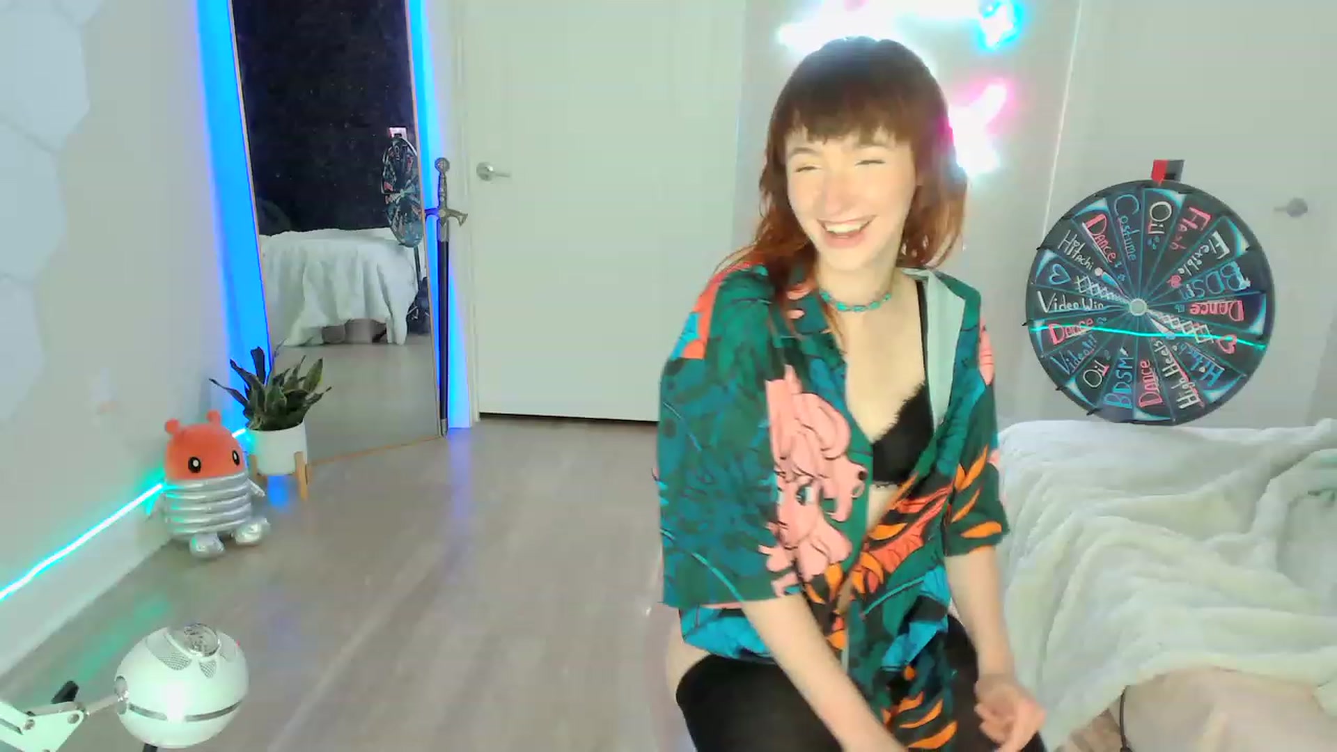 Gallery image thumbnail from SnugglePunk's myfreecams stream on, 05/26/2023, 22:34 image 17 of 20