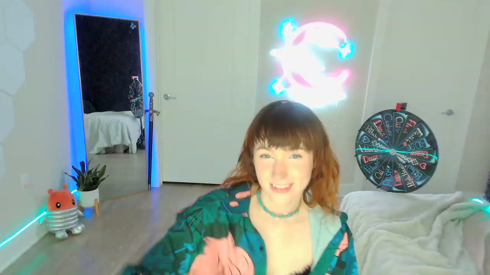 Gallery image thumbnail from SnugglePunk's myfreecams stream on, 05/26/2023, 22:34 image 16 of 20