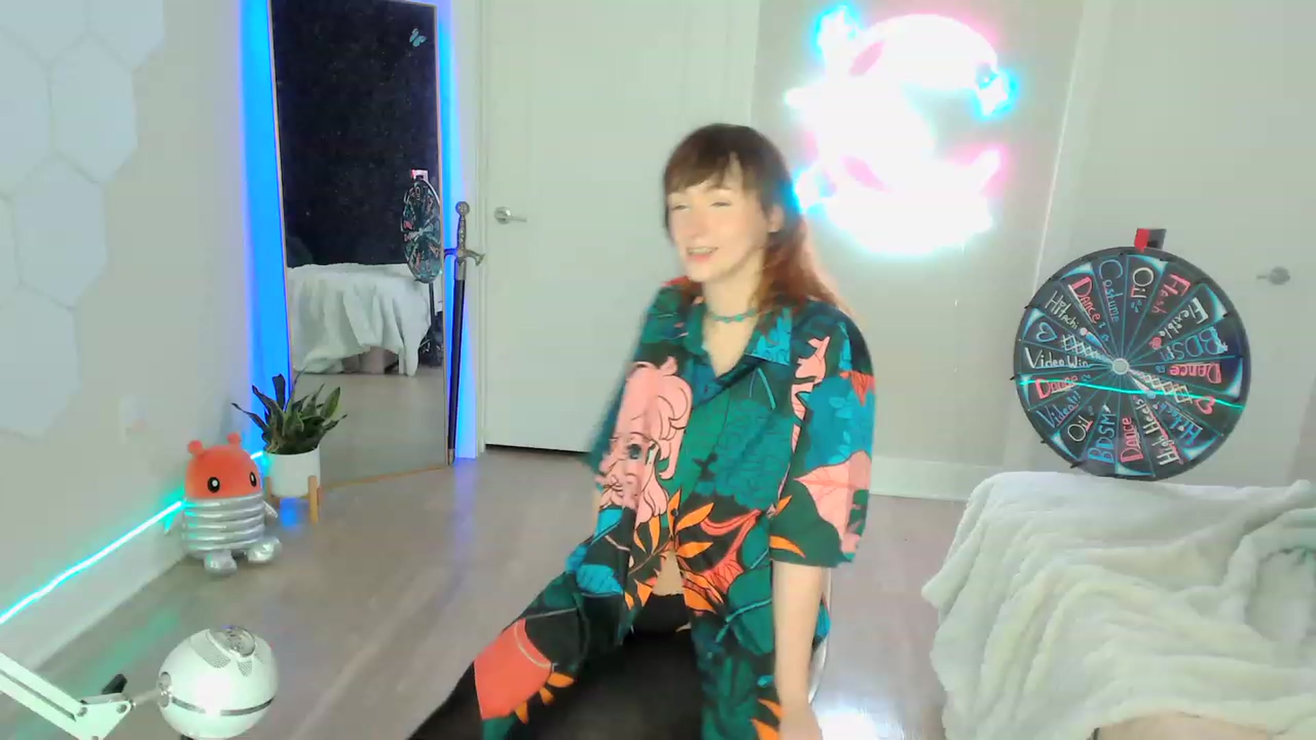 Gallery image thumbnail from SnugglePunk's myfreecams stream on, 05/26/2023, 22:34 image 4 of 20