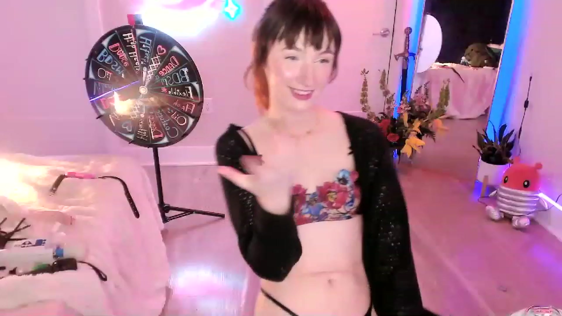 Gallery image thumbnail from SnugglePunk's myfreecams stream on, 05/28/2023, 01:08 image 15 of 20