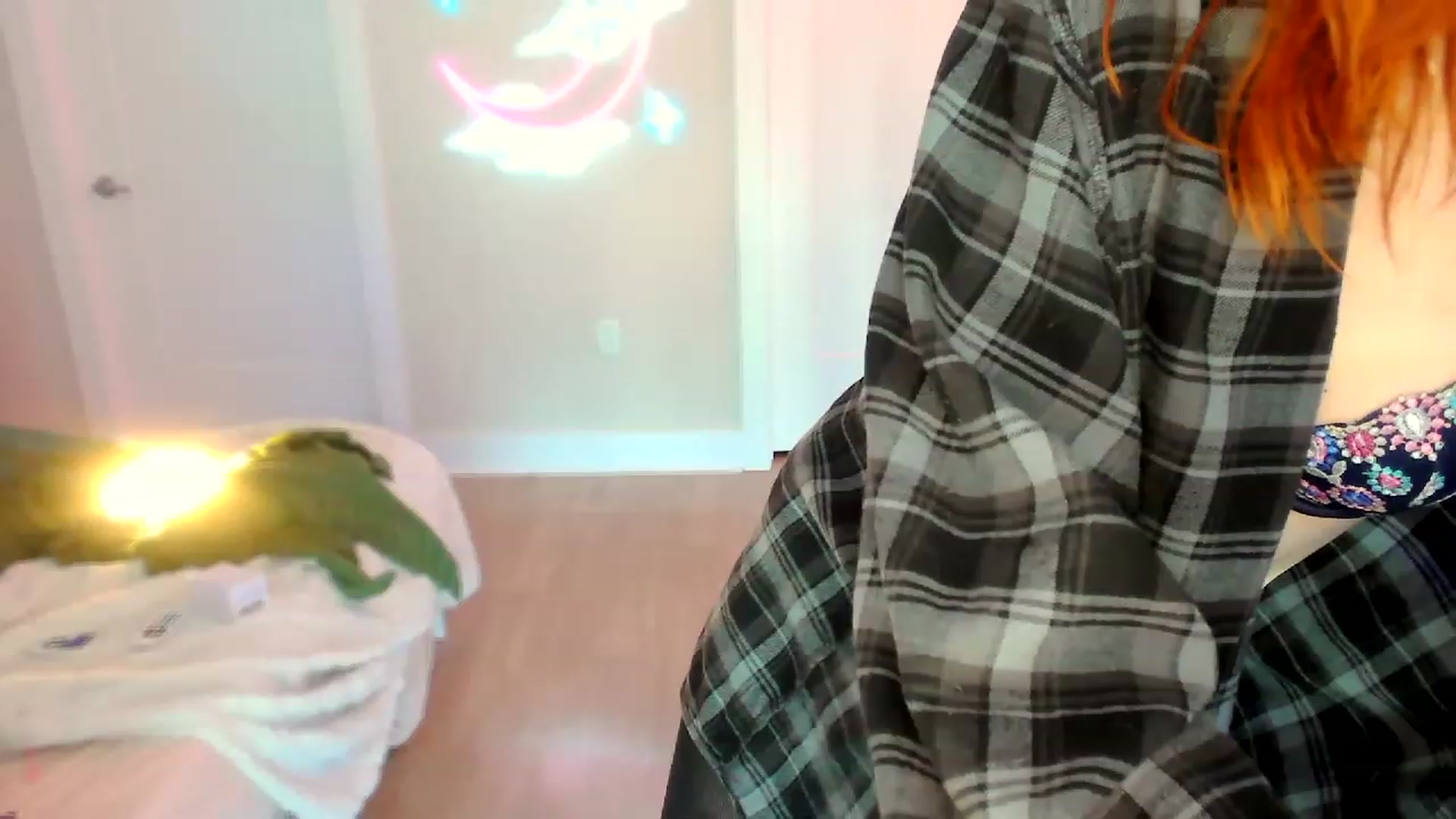 Gallery image thumbnail from SnugglePunk's myfreecams stream on, 06/03/2023, 24:11 image 2 of 20