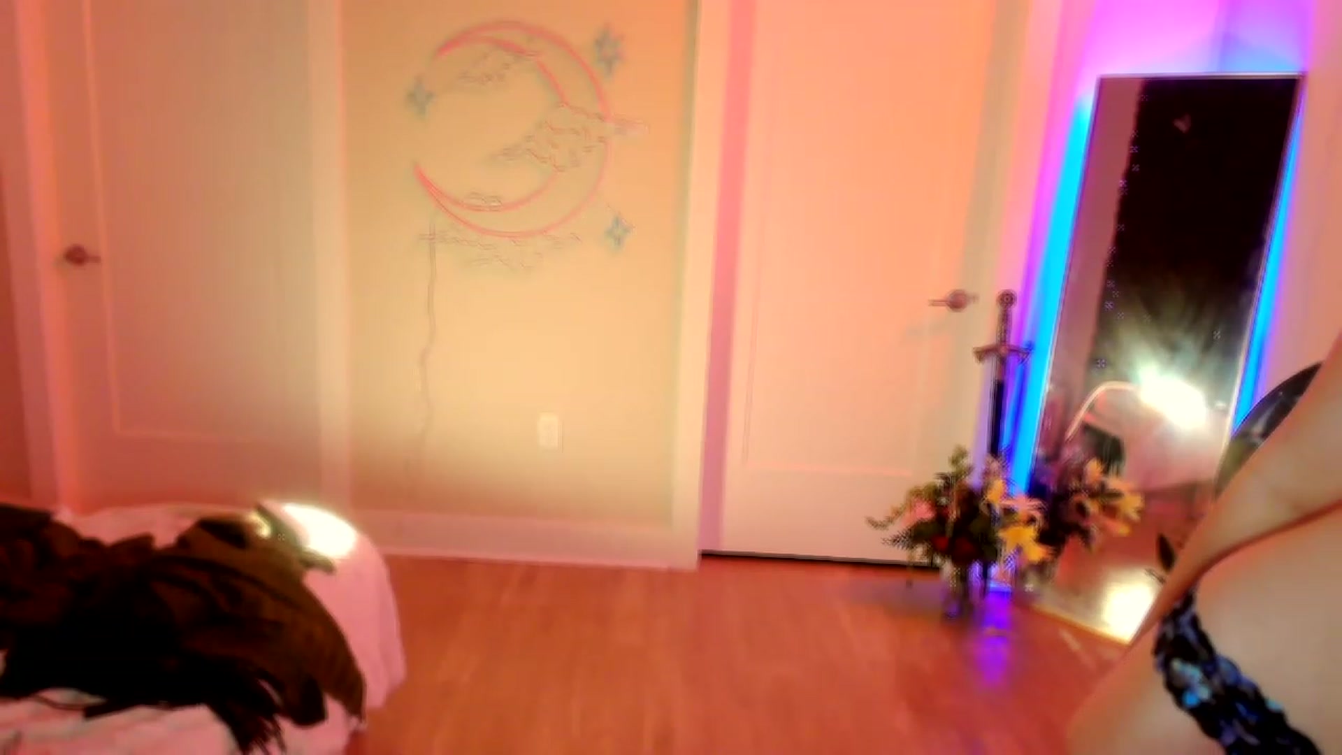 Gallery image thumbnail from SnugglePunk's myfreecams stream on, 06/03/2023, 01:32 image 17 of 20