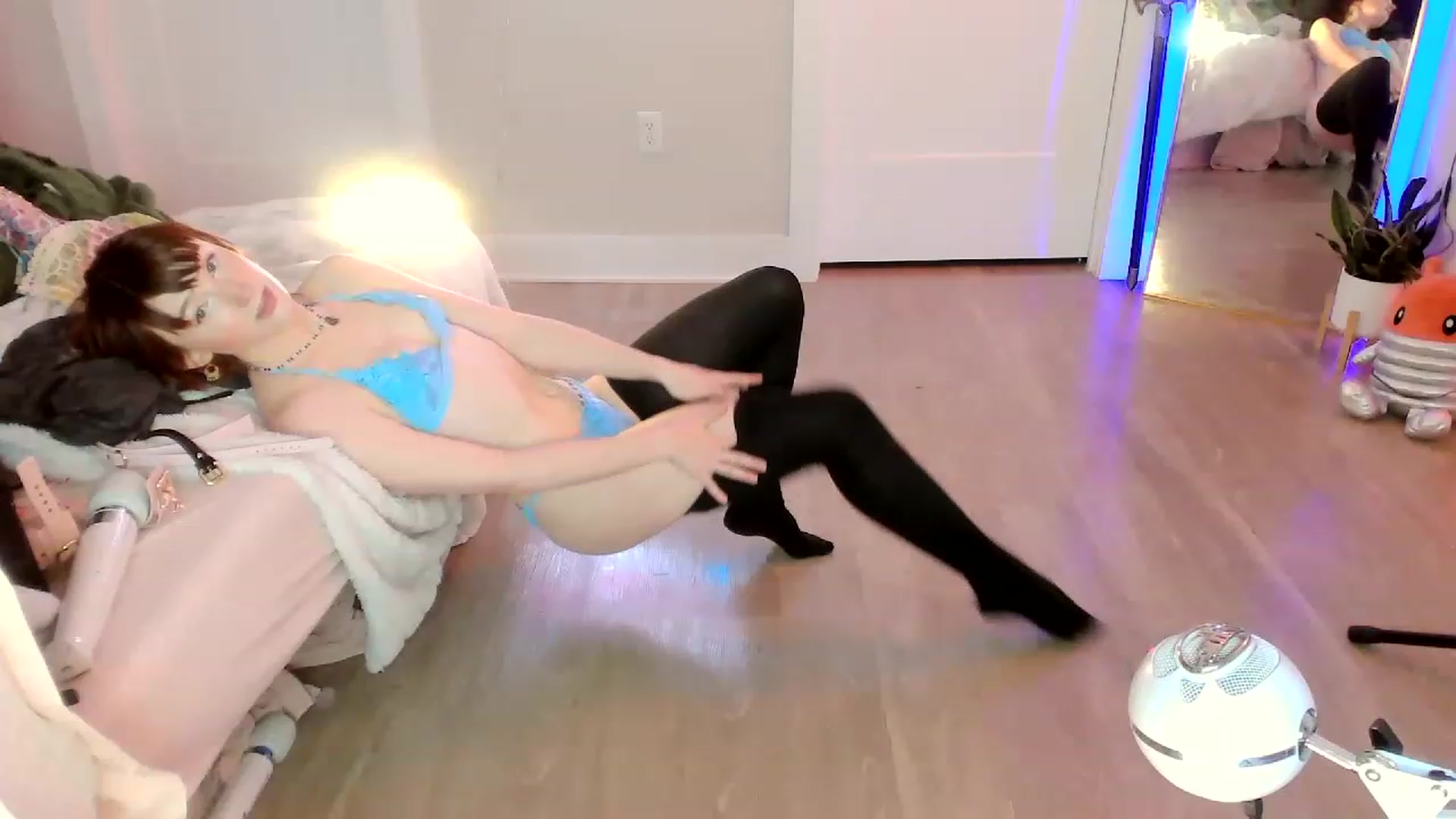 Gallery image thumbnail from SnugglePunk's myfreecams stream on, 06/04/2023, 01:26 image 10 of 20