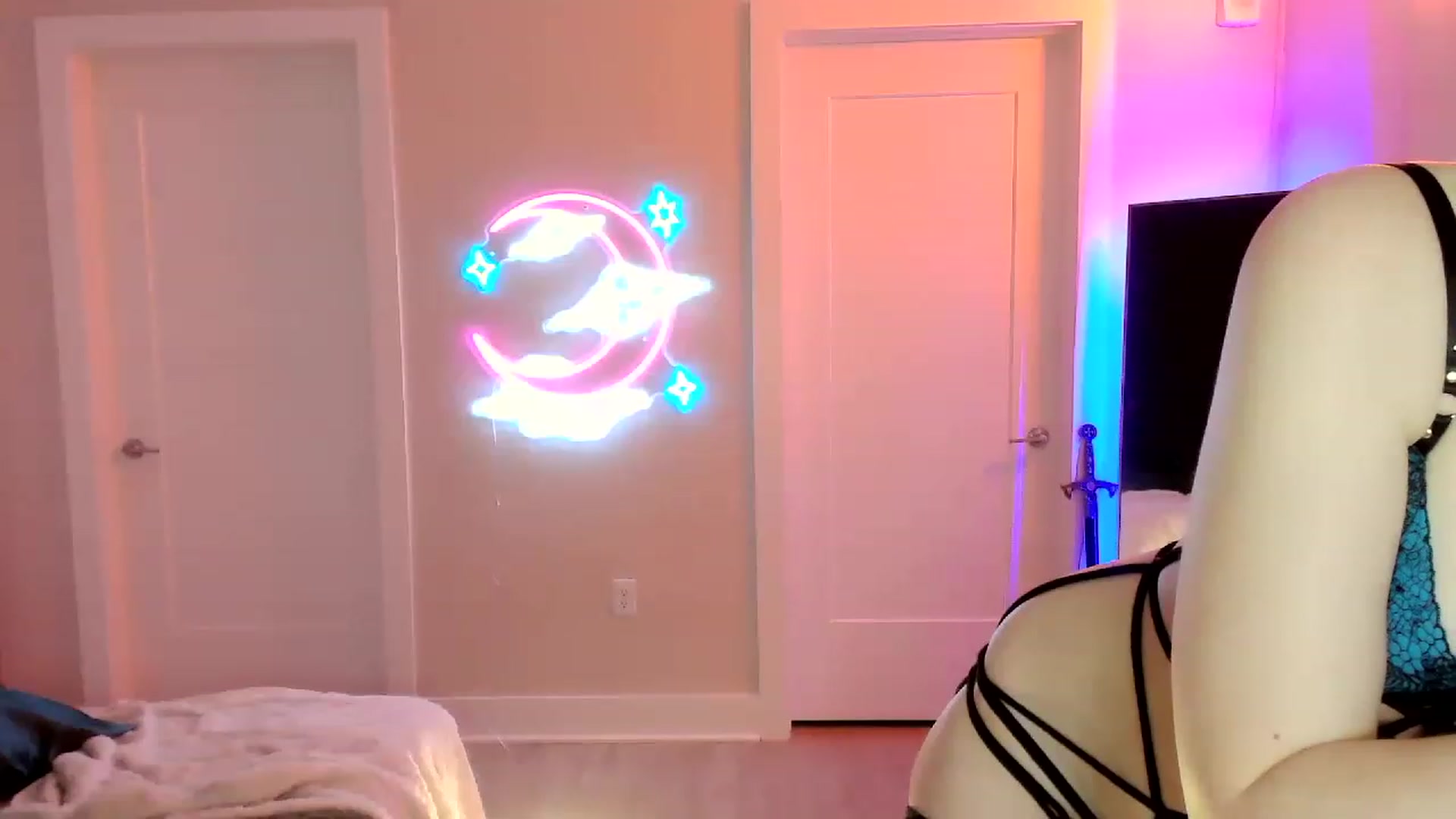 Gallery image thumbnail from SnugglePunk's myfreecams stream on, 06/05/2023, 01:15 image 18 of 20