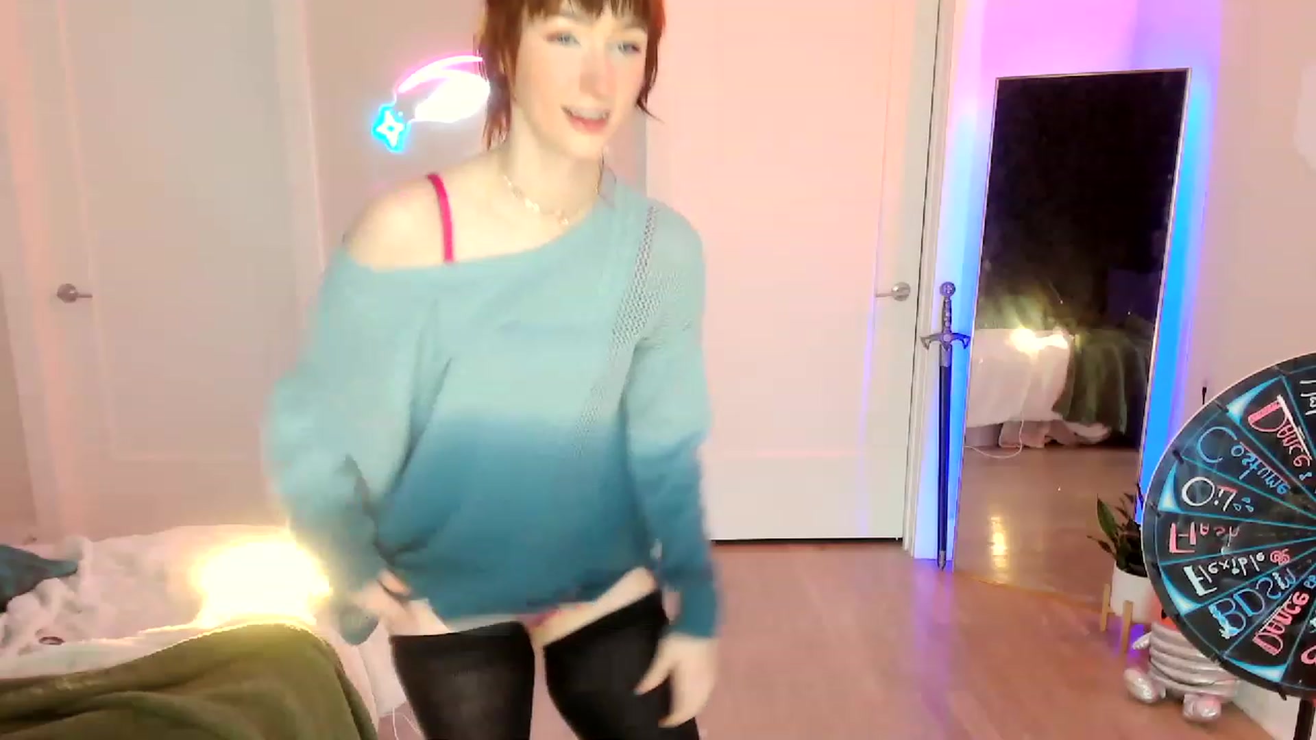 Gallery image thumbnail from SnugglePunk's myfreecams stream on, 06/05/2023, 01:18 image 3 of 20