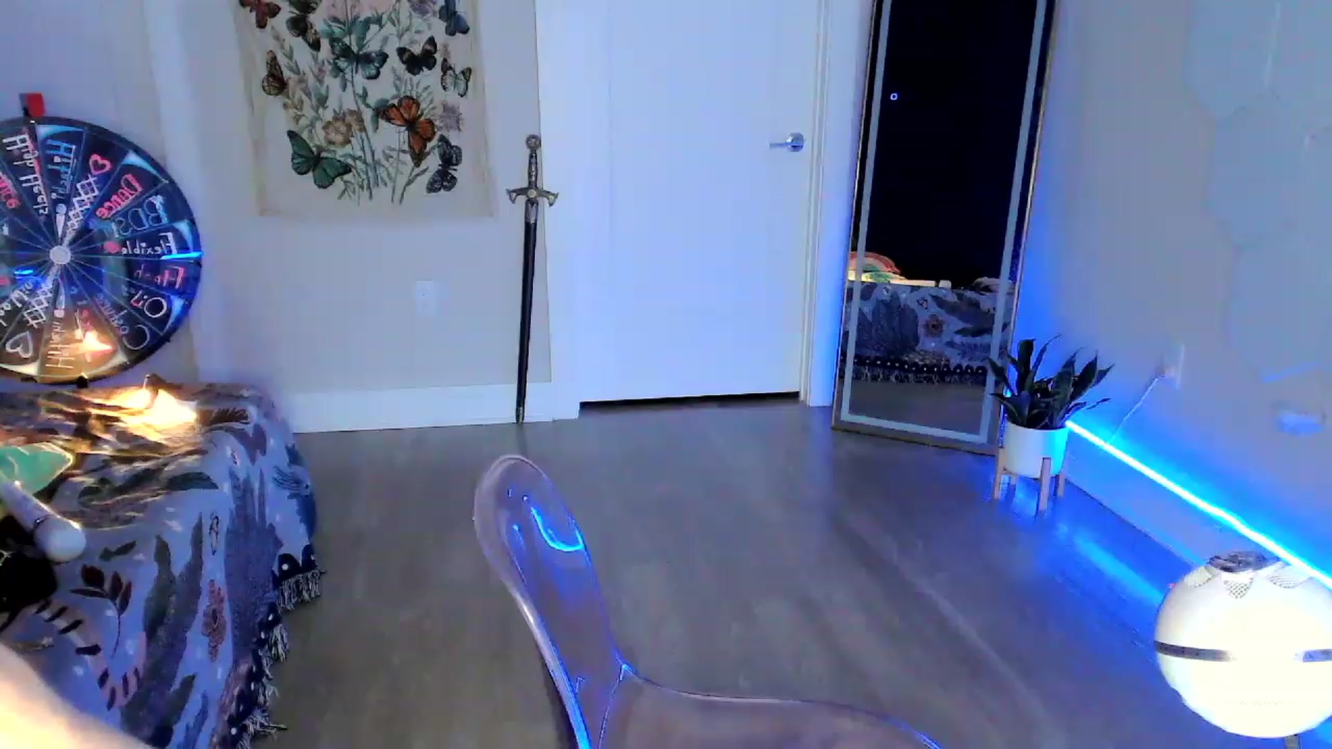 Gallery image thumbnail from SnugglePunk's myfreecams stream on, 06/10/2023, 01:42 image 6 of 20