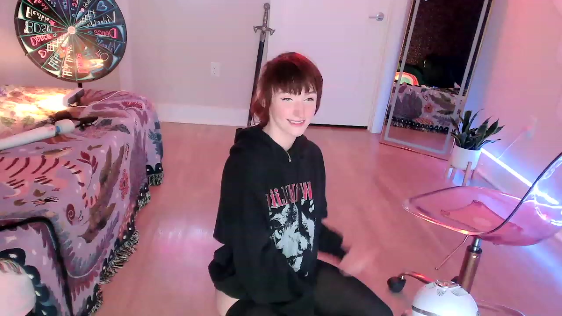 Gallery image thumbnail from SnugglePunk's myfreecams stream on, 06/12/2023, 24:44 image 13 of 20