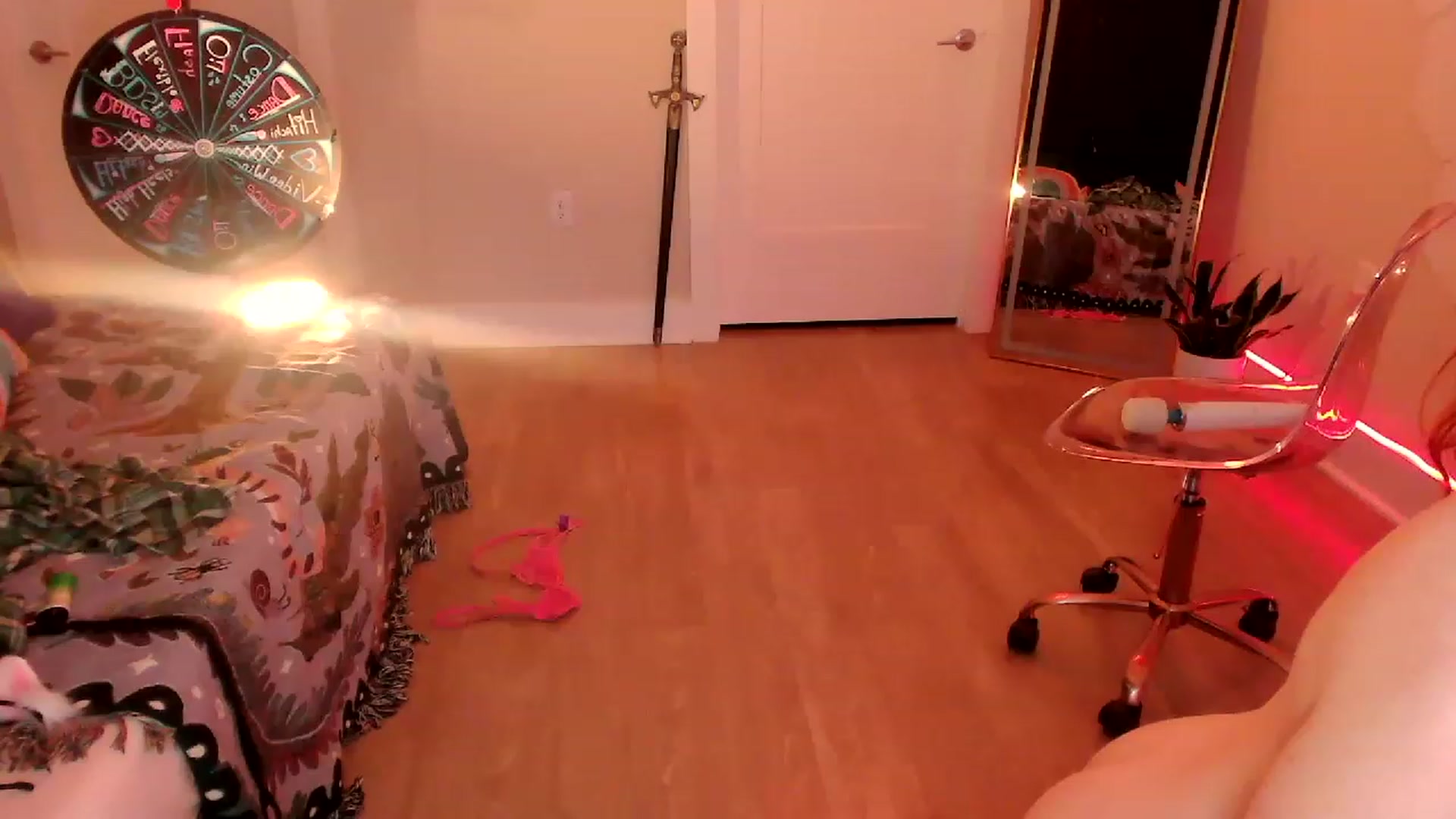 Gallery image thumbnail from SnugglePunk's myfreecams stream on, 06/12/2023, 24:47 image 16 of 20