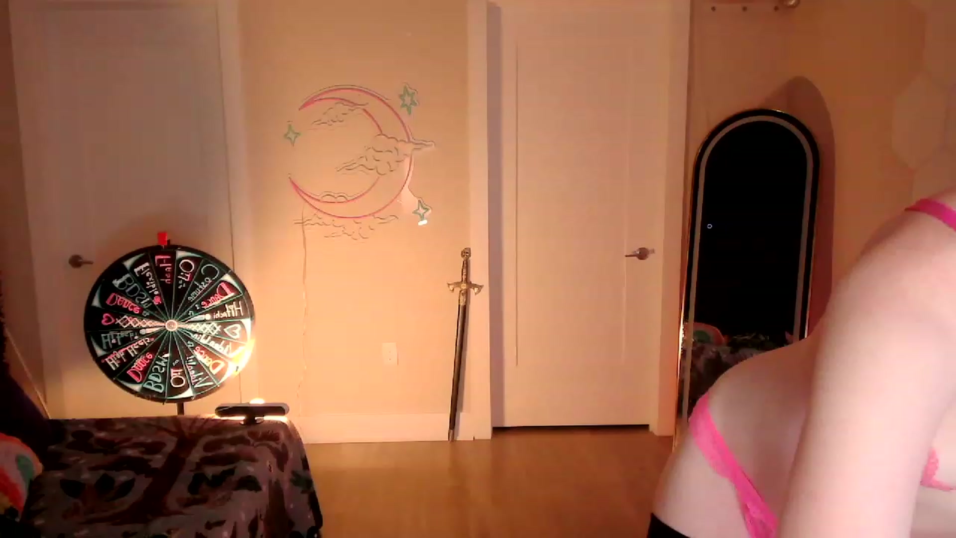 Gallery image thumbnail from SnugglePunk's myfreecams stream on, 06/12/2023, 24:47 image 18 of 20