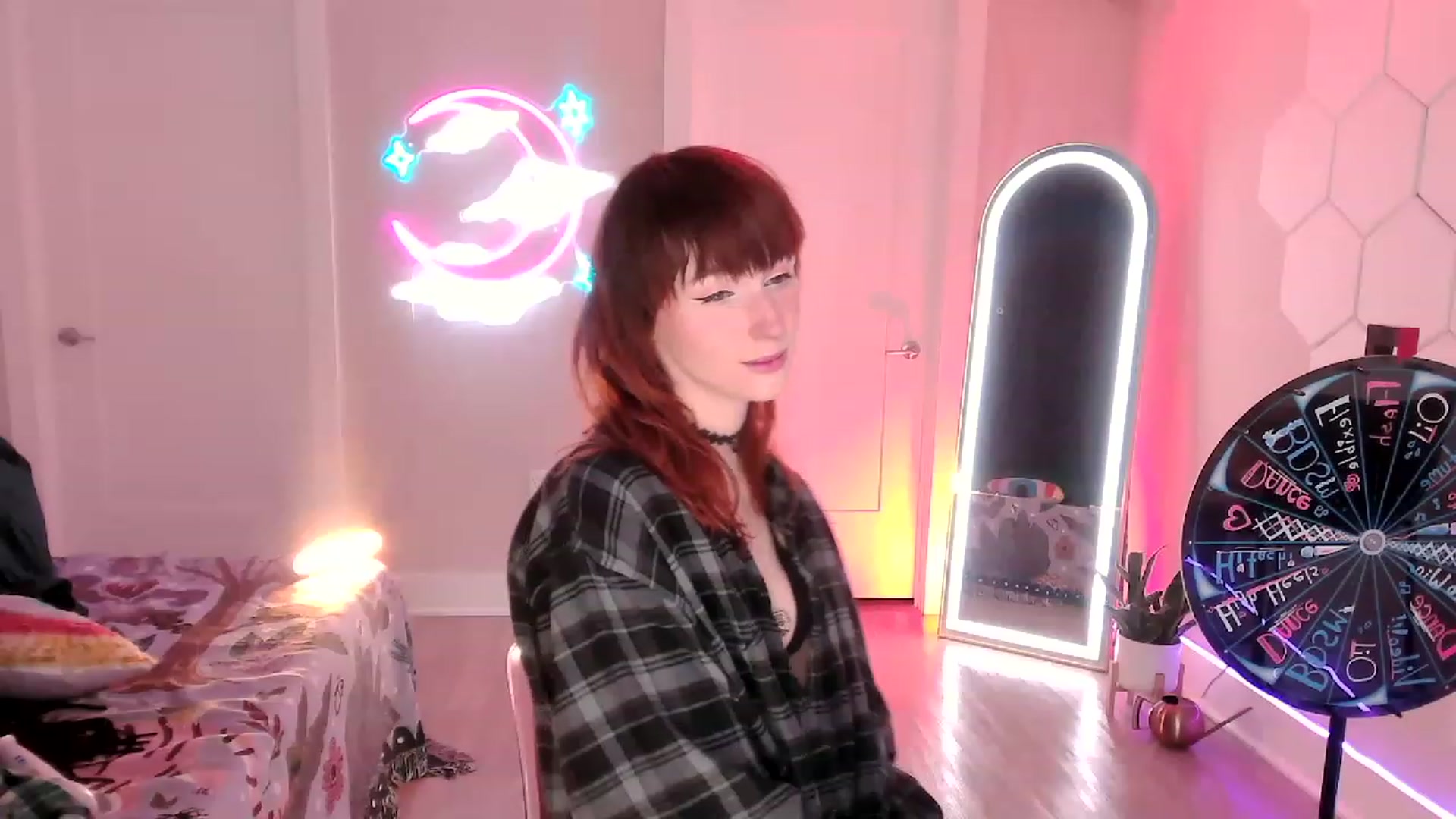 Gallery image thumbnail from SnugglePunk's myfreecams stream on, 06/14/2023, 23:39 image 17 of 20