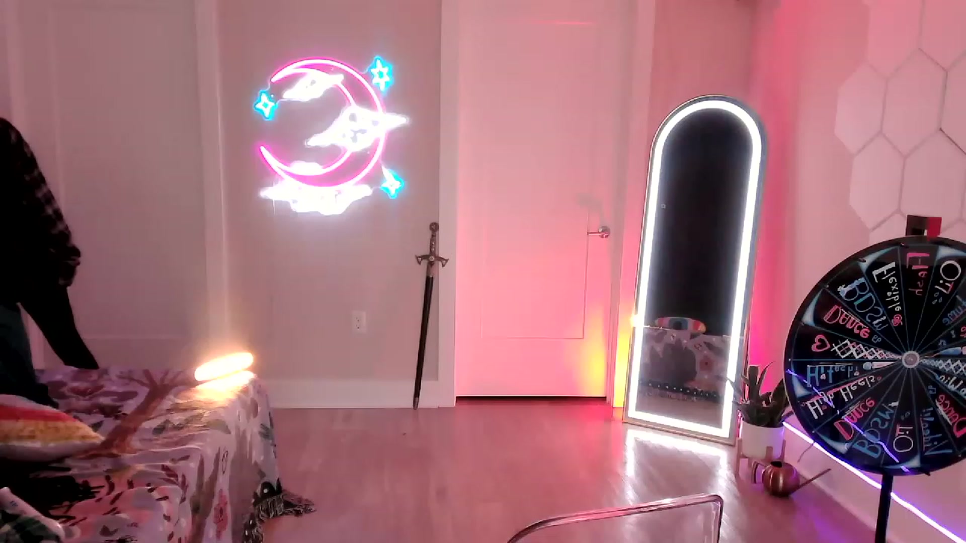 Gallery image thumbnail from SnugglePunk's myfreecams stream on, 06/14/2023, 23:39 image 16 of 20