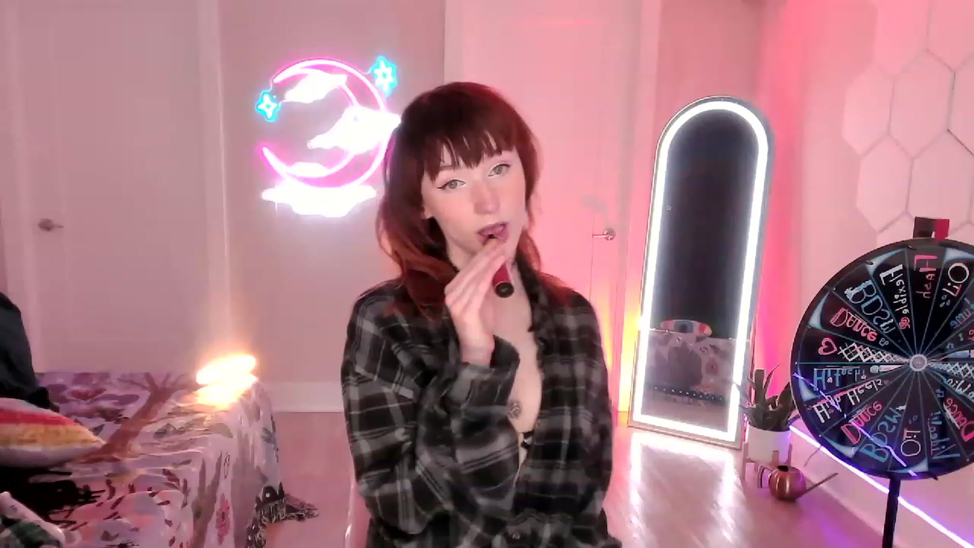Gallery image thumbnail from SnugglePunk's myfreecams stream on, 06/14/2023, 23:39 image 15 of 20